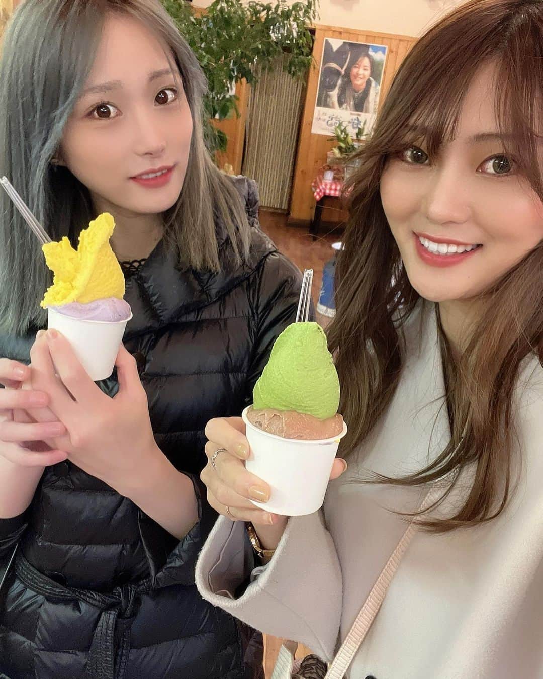 さやかさんのインスタグラム写真 - (さやかInstagram)「#ウエモンズハート 美味しかったです〜😋  あっちゃんとかぶらないように 選んだ味・抹茶とチョコ 美味しかったです  桜の季節🌸にドライブ 幸せでした〜  ♉️💖Open20:00〜2:00週末3:00です💞 お一人様から3500円飲み放題 チャージ料無料 ＾＾ﾜｰｲ カウンター、ボックス席、ソファー席 お好きな席選べます スタッフドリンク別＾＾ﾍﾟｺﾘ 帯広西2条南10丁目2番地エルプラザ1階   ｔｅｌ0155-67-0024  #帯広トゥエンティートゥー#帯広TWENTYTWO#帯広エルプラザ #帯広さやか#帯広バー#帯広BAR #帯広22#帯広北海道初#帯広 #十勝帯広 #帯広飲み屋 #帯広写真  #北海道 #帯広可愛い #帯広ホステス #帯広飲み放題 #帯広アルバイト募集#帯広アルバイト#帯広求人 #帯広おすすめ #帯広女の子#帯広バイト募集 #帯広オシャレ#帯広グルメ#帯広看板娘#帯広祭り#帯広コスプレ#帯広イベント#帯広#帯広カフェ」5月1日 15時40分 - sa0904ya