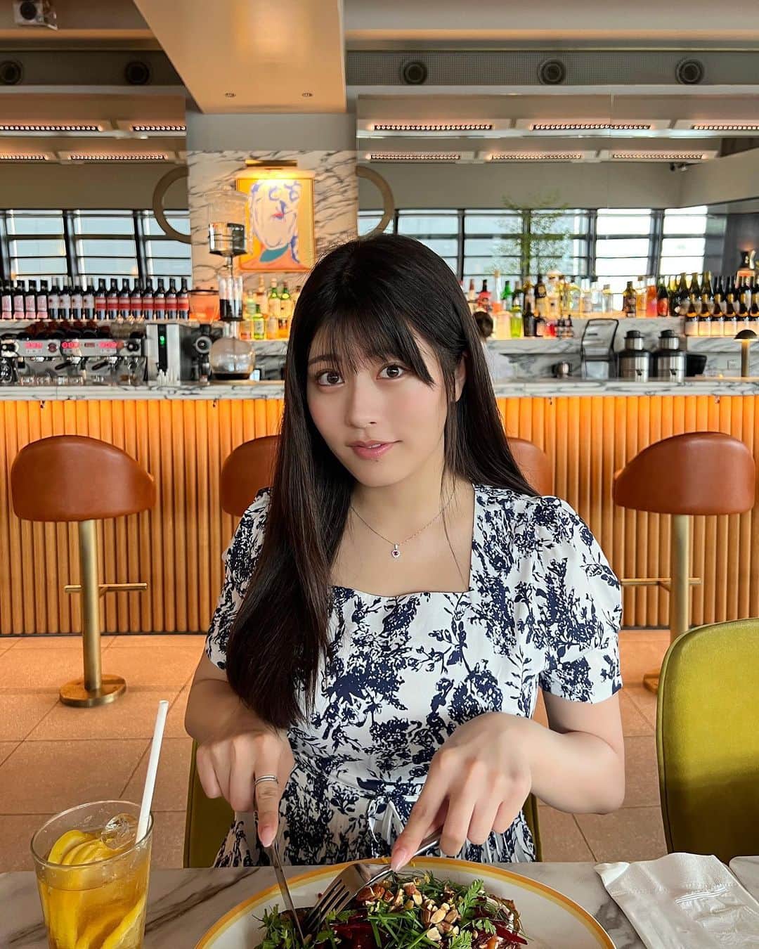 ちとせよしのさんのインスタグラム写真 - (ちとせよしのInstagram)「もう5月だって！はやーい！😳 世はGWなのかな？皆さんおでかけの予定はありますか？☺︎︎  #bills #銀座カフェ #ロングワンピース」5月1日 19時27分 - chitose_yoshino