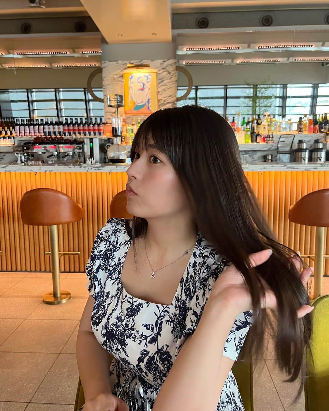 ちとせよしのさんのインスタグラム写真 - (ちとせよしのInstagram)「もう5月だって！はやーい！😳 世はGWなのかな？皆さんおでかけの予定はありますか？☺︎︎  #bills #銀座カフェ #ロングワンピース」5月1日 19時27分 - chitose_yoshino