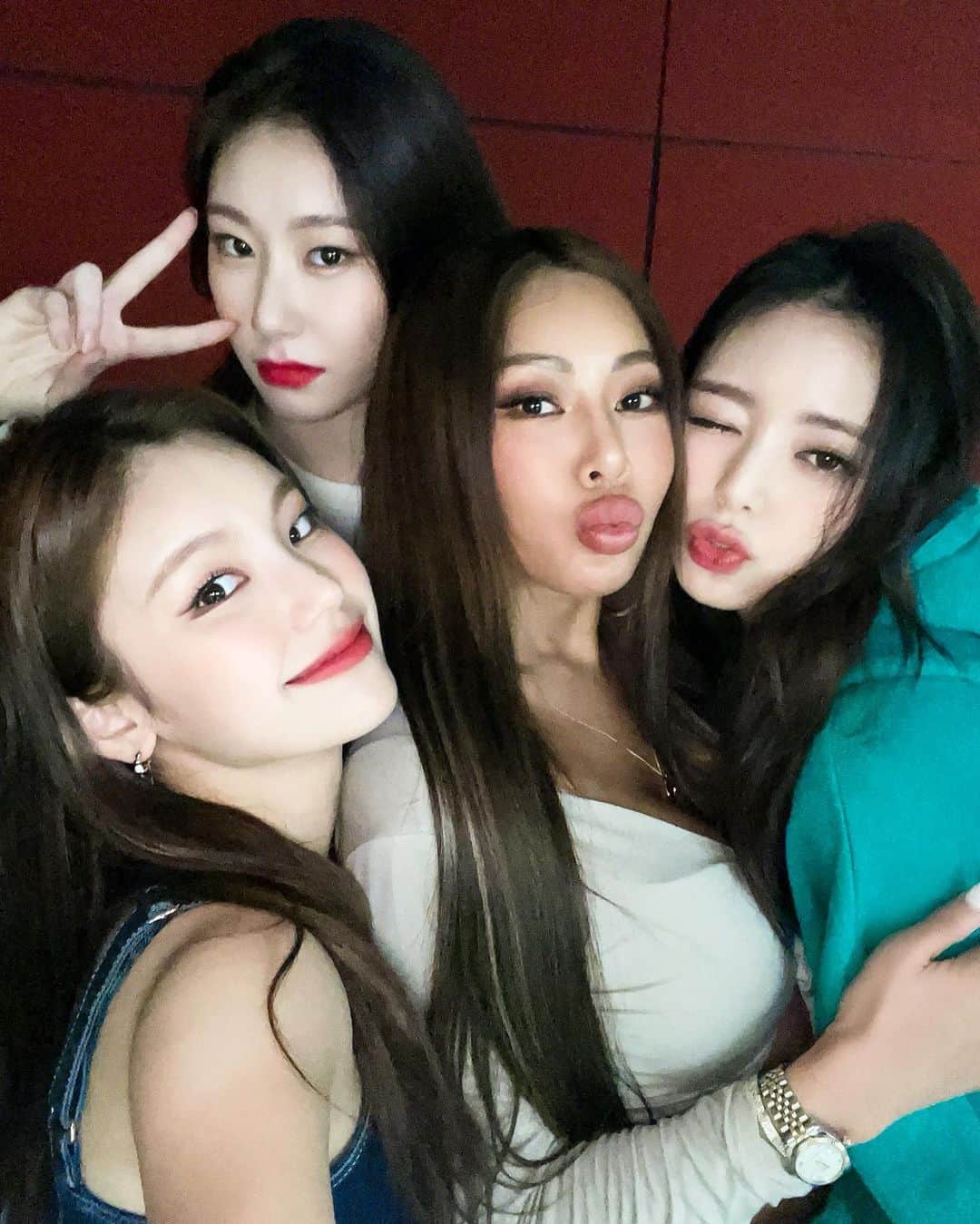 Jessiさんのインスタグラム写真 - (JessiInstagram)「Lights Camera Action 💋  With my youngins ❤️ Love you @itzy.all.in.us ❤️」5月1日 21時02分 - jessicah_o