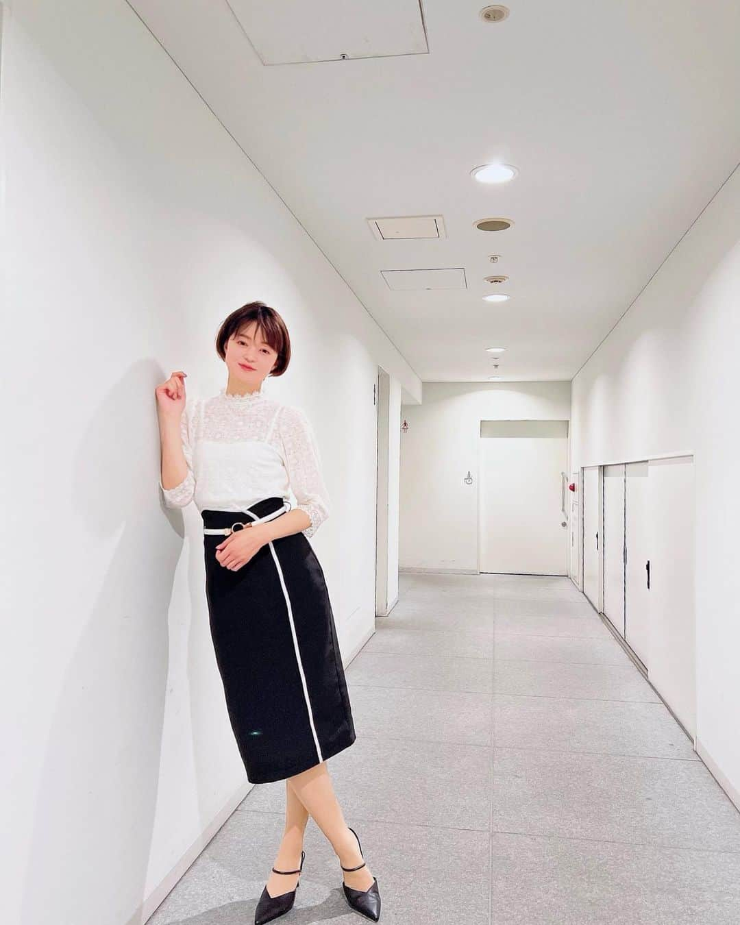 小林涼子さんのインスタグラム写真 - (小林涼子Instagram)「. コロナ禍ずっと見てた 韓国ドラマの声優さん方に 日本語吹き替えをつけていただいて もー感激🥰❤️  韓国語を勉強し始めたときは、 お仕事で使ったり、 韓国ドラマの世界観でお芝居をさせてもらえるとは 想像もしてなかったなぁ🤭嬉しい♡  28日から始まった アース製薬「サラテクト」 韓国ドラマ風Web動画『愛のサラテクト』 是非見ていただけたら嬉しいです♡  #青木瞭　さん #七瀬公 さん #日野聡　さん #潘めぐみ さん #アース製薬 #サラテクト #愛の不時着 #愛のサラテクト」5月1日 21時23分 - ryoko_kobayashi_ryoko