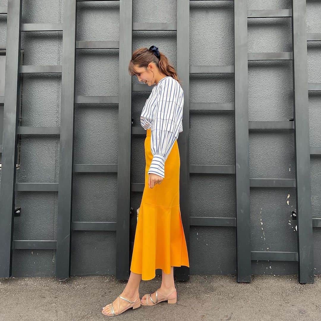 高階亜理沙さんのインスタグラム写真 - (高階亜理沙Instagram)「・ シャツもスカートも形がきれいでお気に入り🍊🤍」5月1日 21時27分 - arisa_takashina