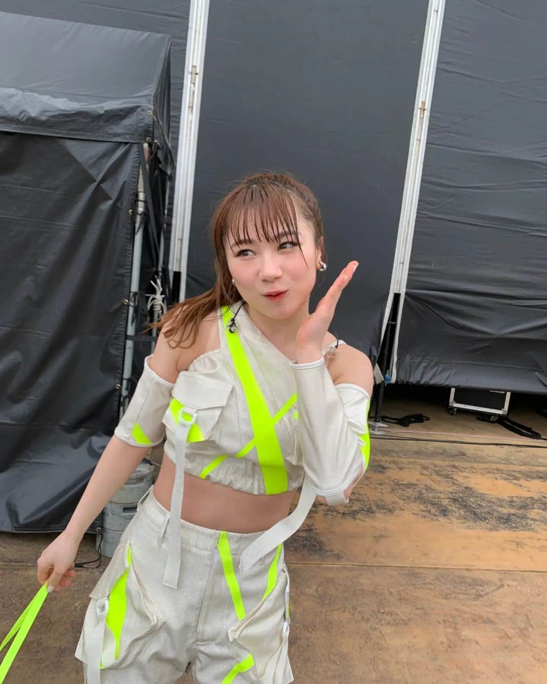 石田亜佑美さんのインスタグラム写真 - (石田亜佑美Instagram)「#japanjam  . . たくさんの応援ありがとうございました🔵 . モーニング娘。'22、 いかがでしたか！！！ . . . 楽しすぎてリボンほどけた！！！ . . #新衣装 . #こっちから見るみんなは #すっごく楽しそうで最高でした #ありがとうございました #またね #japanjam2022 #jj2022 #morningmusume22 #モーニング娘22 #石田亜佑美」5月1日 22時16分 - ayumi_ishida.official