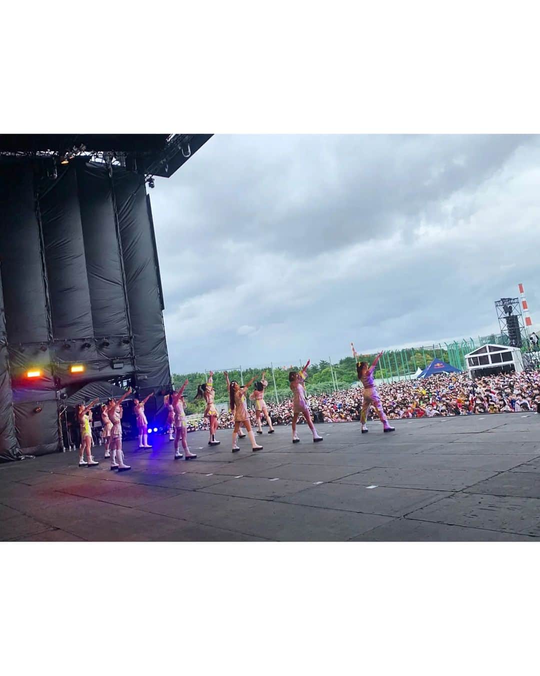 石田亜佑美さんのインスタグラム写真 - (石田亜佑美Instagram)「#japanjam  . . たくさんの応援ありがとうございました🔵 . モーニング娘。'22、 いかがでしたか！！！ . . . 楽しすぎてリボンほどけた！！！ . . #新衣装 . #こっちから見るみんなは #すっごく楽しそうで最高でした #ありがとうございました #またね #japanjam2022 #jj2022 #morningmusume22 #モーニング娘22 #石田亜佑美」5月1日 22時16分 - ayumi_ishida.official