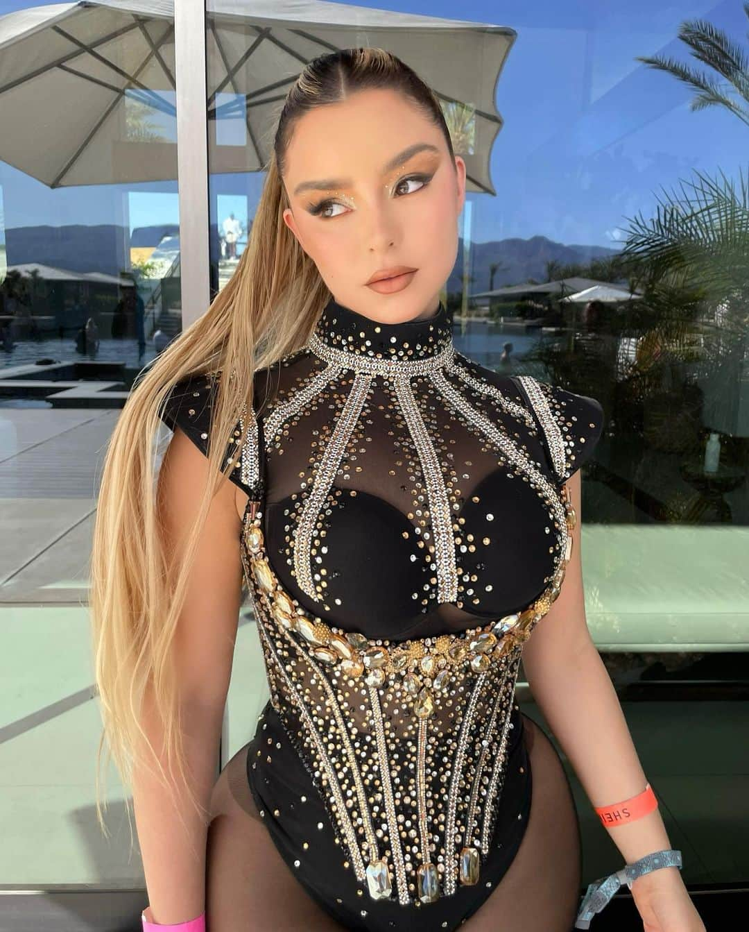 デミ・ローズさんのインスタグラム写真 - (デミ・ローズInstagram)「Thank you Coachella 🖤  ✨ With love to my amazing team - @forthestarsfashionhouse  @landynalexa  @ariannachayleneblean  @stillvika @shotbyjuliann」5月2日 5時39分 - demirose