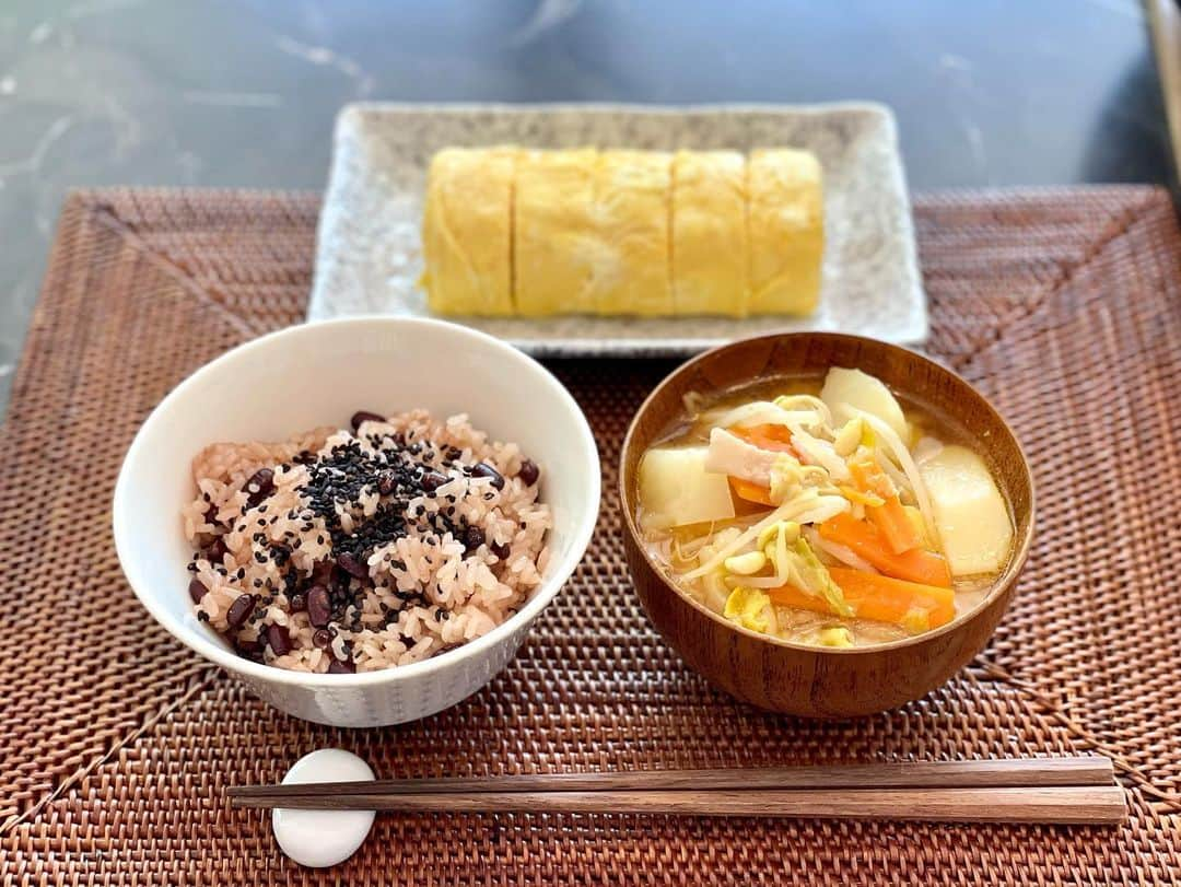 つんく♂さんのインスタグラム写真 - (つんく♂Instagram)「５月のおついたち。  恒例のお赤飯！！  いただきます！」5月2日 11時55分 - tsunku_boy