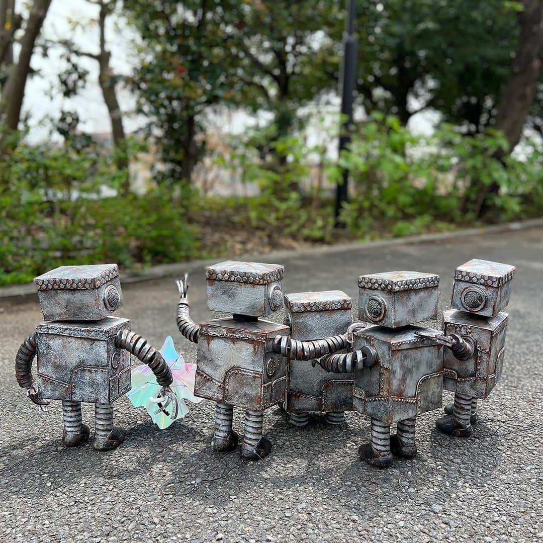 劇団四季さんのインスタグラム写真 - (劇団四季Instagram)「『ロボット・イン・ザ・ガーデン』とともに、各地を旅したミニチュア“タング”たちが、四季芸術センターに帰ってきました。 今月14日には全国ツアーが開幕。今度は皆さまのお近くの会場にミニチュア“タング”も現れるかも！？ぜひ会いにいらしてください。  #ロボットインザガーデン #劇団四季 #ミュージカル #タング #musical #shikitheatrecompany」5月2日 12時10分 - gekidanshiki_official