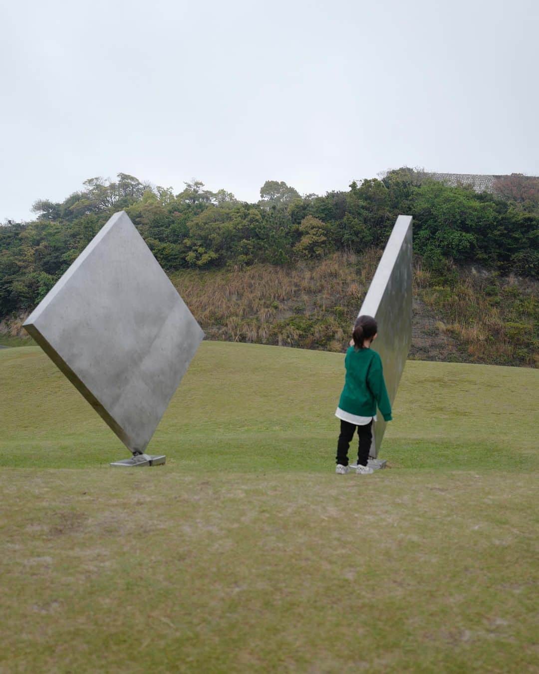 荻原桃子さんのインスタグラム写真 - (荻原桃子Instagram)「直島には私のダイスキな 丸いARTが沢山  自転車置き場すらART  美しい島だなぁ本当💭  #瀬戸内国際芸術祭  #直島」5月2日 16時17分 - momokoogihara