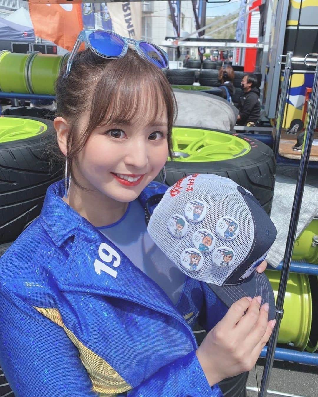 安田七奈さんのインスタグラム写真 - (安田七奈Instagram)「明日からSUPERGT 第二戦🗻  GW富士はワクワクしますね🤩‼︎‼︎ 皆さまにお会いできるのを 楽しみにしてます💙‼︎  イベント広場のwedsブースでは あの‼︎大人気の福袋もあるみたい😎  (3枚目)缶バッチは 必ずGETしてください😙‼︎  19号車TGR Team WedsSport BANDOHの応援 よろしくお願いします😉  #SUPERGT #富士スピードウェイ  #安田七奈 #なーちゃ #レースクイーン #rq #ラウンドガール #グラビア #グラビアアイドル #グラドル #インスタグラビア#美乳 #ムチムチ #むちむち #wedssport #bandoh #セクシー #セクシー美女#wedssportracinggals #followme #japanese #japanesegirl #instagood #instalike #photooftheday #팔로우 #얼스타그램 #粉我 #非常好 ⠀ ⠀」5月2日 18時58分 - nana_yasuda