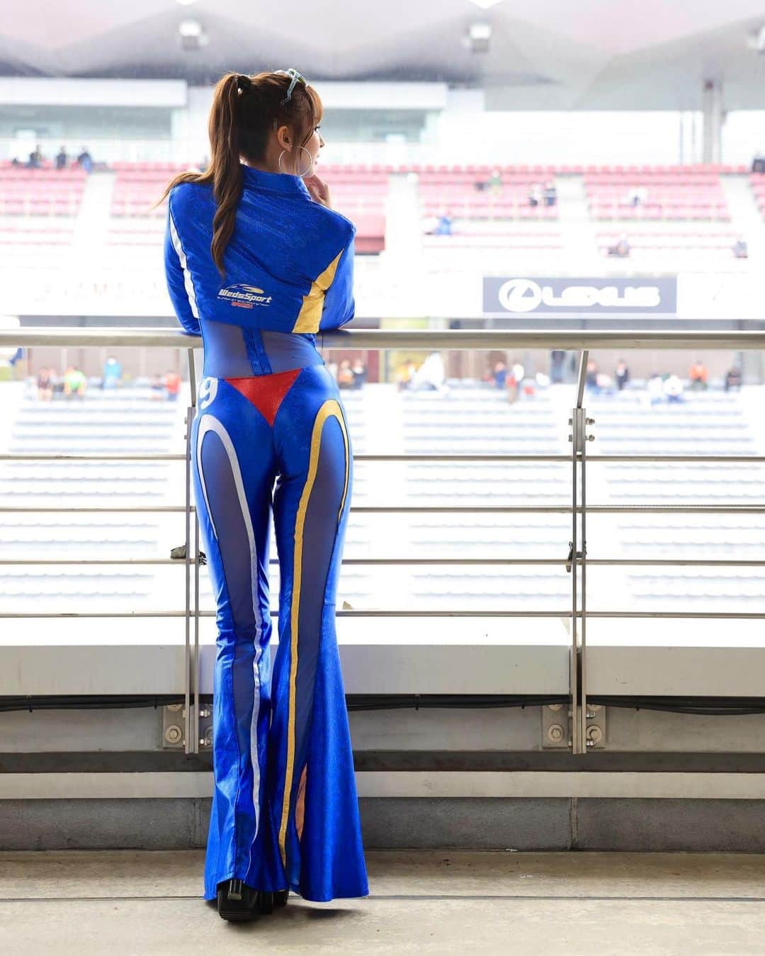 安田七奈さんのインスタグラム写真 - (安田七奈Instagram)「明日からSUPERGT 第二戦🗻  GW富士はワクワクしますね🤩‼︎‼︎ 皆さまにお会いできるのを 楽しみにしてます💙‼︎  イベント広場のwedsブースでは あの‼︎大人気の福袋もあるみたい😎  (3枚目)缶バッチは 必ずGETしてください😙‼︎  19号車TGR Team WedsSport BANDOHの応援 よろしくお願いします😉  #SUPERGT #富士スピードウェイ  #安田七奈 #なーちゃ #レースクイーン #rq #ラウンドガール #グラビア #グラビアアイドル #グラドル #インスタグラビア#美乳 #ムチムチ #むちむち #wedssport #bandoh #セクシー #セクシー美女#wedssportracinggals #followme #japanese #japanesegirl #instagood #instalike #photooftheday #팔로우 #얼스타그램 #粉我 #非常好 ⠀ ⠀」5月2日 18時58分 - nana_yasuda