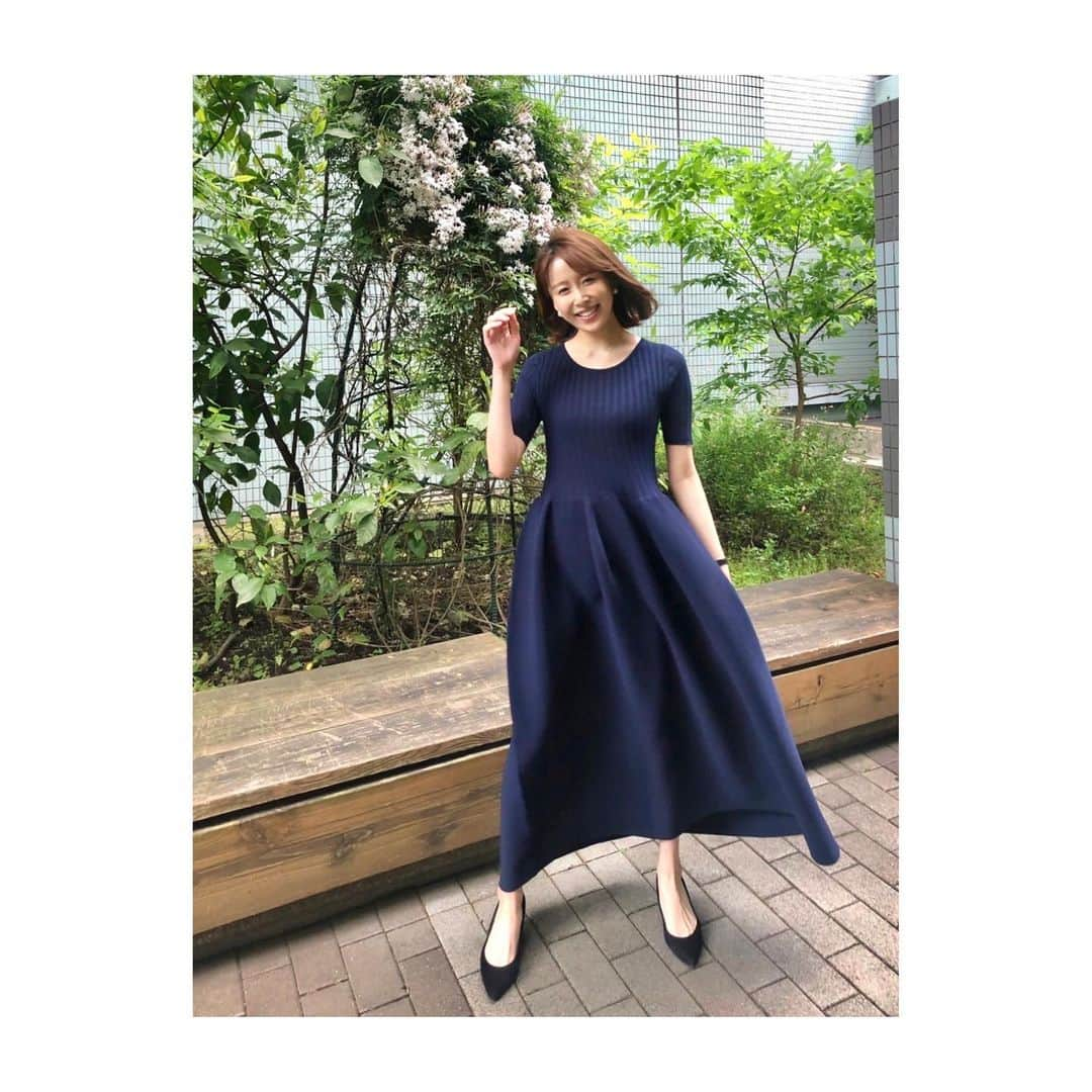 良原安美さんのインスタグラム写真 - (良原安美Instagram)「🌍 ⁡ 今日からTBSでは、 SDGsプロジェクト、 地球を笑顔にするWEEKが、 始まっています✨ ⁡ ⁡ そのSDGsに関連して、 今日Nスタで ご紹介した、 CFCLのワンピース！ ⁡ ⁡ ペットボトル18本から 作られているのです。 ⁡ ⁡ 立体感のある、 たっぷり生地が使われたワンピースですが、 さすがペットボトル生まれ。 ⁡ 軽い！！！ とにかく軽いです。 そしてご覧の通りかわいい、、、！  しかもお家で洗えるそうな。  ⁡ 「サステナブルだから。」 よりも、 可愛いから、欲しい！！ そんなワンピースでした🥺 ⁡ ⁡ #CFCL さん #取材協力有難うございました！ ⁡ #Nスタ ⁡」5月2日 19時23分 - yoshiharaami