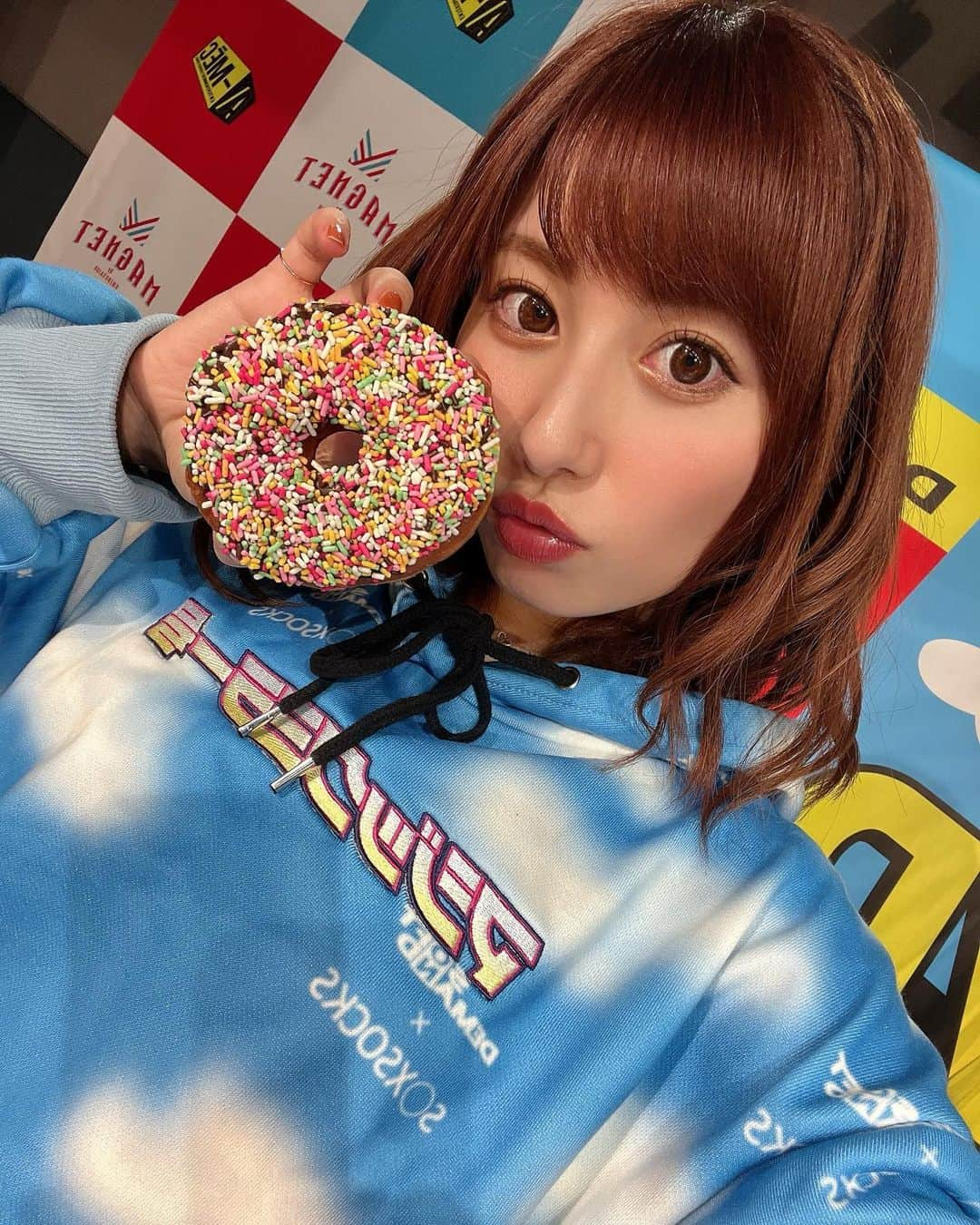 成瀬心美さんのインスタグラム写真 - (成瀬心美Instagram)「🍫🍌  遂に明日はここみの日。 ワクワクしながら 明日を待っています☺️  今日は１つお知らせ✨  何とこの度 S○XSOCKSさんと 中目黒にある 禁断果実さんと トリプルコラボを させていただくことになりました！✨  私が考案した オリジナルメニューの フルーツサンドを 食べていただくイベントも 開催します😘  打ち合わせして 考えて 試食もしてみて めっちゃ美味しいの出来たの！👍  ぜひ来てほしいです☺️  詳細はまた後ほどになりますが 日程としましては  東京 5/28(土) 大阪 6/5(日)  となります🥳 ぜひあけておいてー！  私がカフェの店員さんになるから オフ会気分で食べに来てね😘  では、詳細はお待ちを✨  #soxsocks #禁断果実 #中目黒 #cafe #event #フルーツサンド」5月2日 20時20分 - coco3ndazo