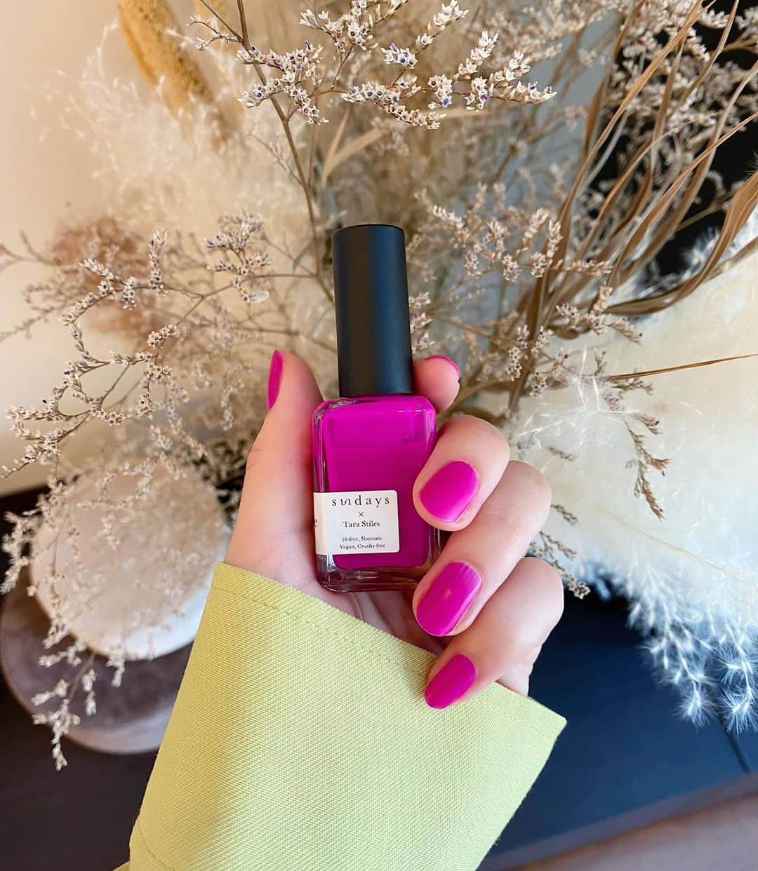 西川瑞希（みずきてぃ）さんのインスタグラム写真 - (西川瑞希（みずきてぃ）Instagram)「today's nail...💅 晴れだったので明るい気分になれるカラーをつけたくてこちらを//  はぁ。。かわいぃぃぃ。。♡ ずっと眺めてしまうかわいさ。。♡  @sundays_japan ✴︎ネイルポリッシュカラー タラ・スタイルズ:インスパイア  足もお揃いで塗ろうかなっ☺︎  #sundays #nail #selfnail #manicure #beauty #mizukitotalbeauty #マニキュア #ネイル #ネイルカラー #セルフネイル #新作コスメ #ビューティー」5月2日 21時20分 - mizuki_nishikawa_