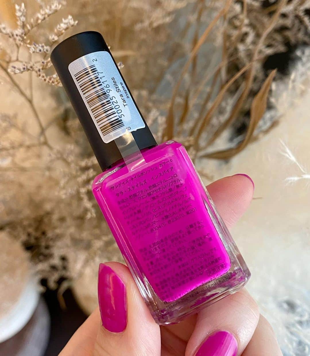 西川瑞希（みずきてぃ）さんのインスタグラム写真 - (西川瑞希（みずきてぃ）Instagram)「today's nail...💅 晴れだったので明るい気分になれるカラーをつけたくてこちらを//  はぁ。。かわいぃぃぃ。。♡ ずっと眺めてしまうかわいさ。。♡  @sundays_japan ✴︎ネイルポリッシュカラー タラ・スタイルズ:インスパイア  足もお揃いで塗ろうかなっ☺︎  #sundays #nail #selfnail #manicure #beauty #mizukitotalbeauty #マニキュア #ネイル #ネイルカラー #セルフネイル #新作コスメ #ビューティー」5月2日 21時20分 - mizuki_nishikawa_