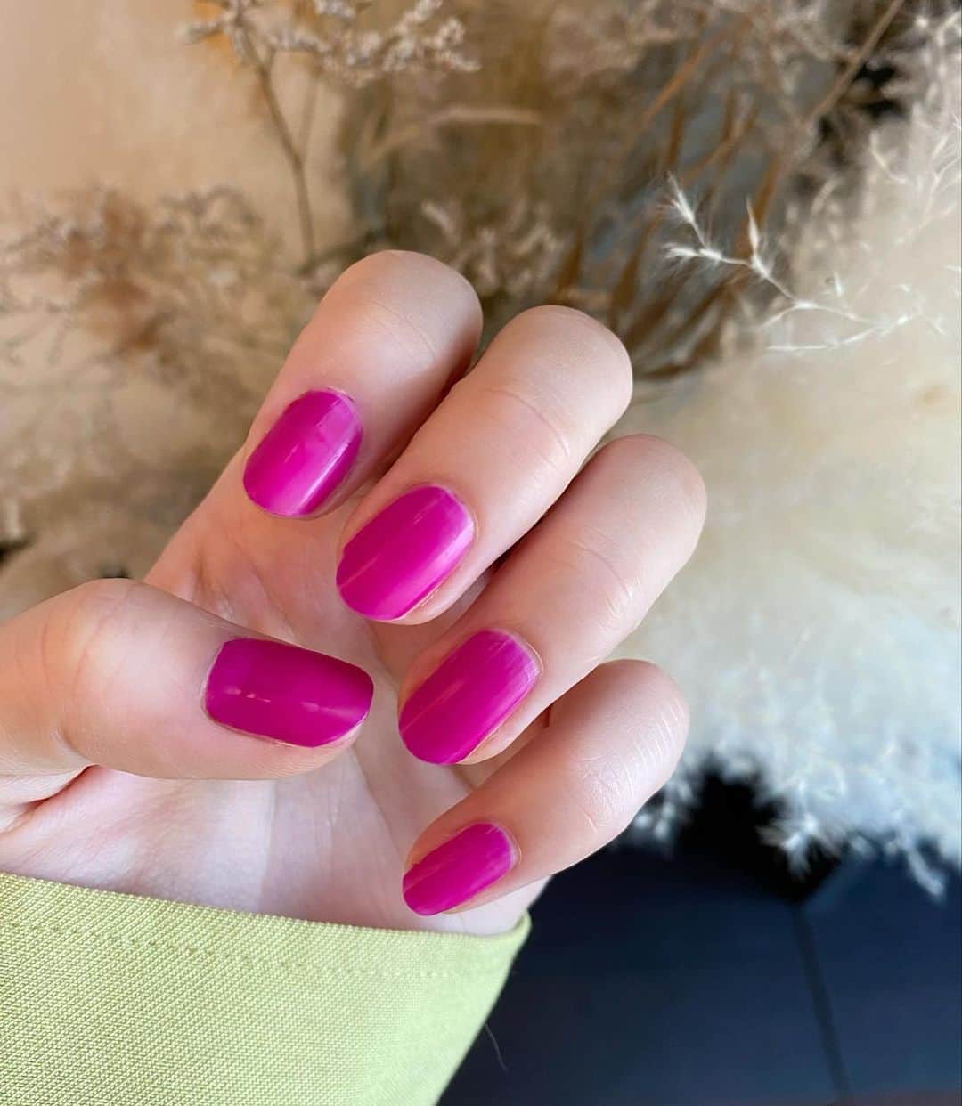 西川瑞希（みずきてぃ）さんのインスタグラム写真 - (西川瑞希（みずきてぃ）Instagram)「today's nail...💅 晴れだったので明るい気分になれるカラーをつけたくてこちらを//  はぁ。。かわいぃぃぃ。。♡ ずっと眺めてしまうかわいさ。。♡  @sundays_japan ✴︎ネイルポリッシュカラー タラ・スタイルズ:インスパイア  足もお揃いで塗ろうかなっ☺︎  #sundays #nail #selfnail #manicure #beauty #mizukitotalbeauty #マニキュア #ネイル #ネイルカラー #セルフネイル #新作コスメ #ビューティー」5月2日 21時20分 - mizuki_nishikawa_