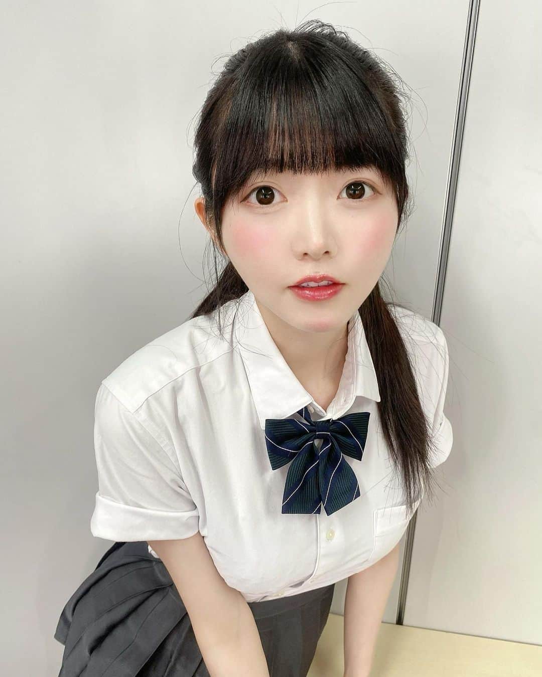 小野寺梓さんのインスタグラム写真 - (小野寺梓Instagram)「制服！ ・ ・ ・  勉強教えてあげるー！ ・ ・  ・  #制服  #真っ白なキャンバス  #白キャン  #小野寺梓」5月2日 21時49分 - onoderaco