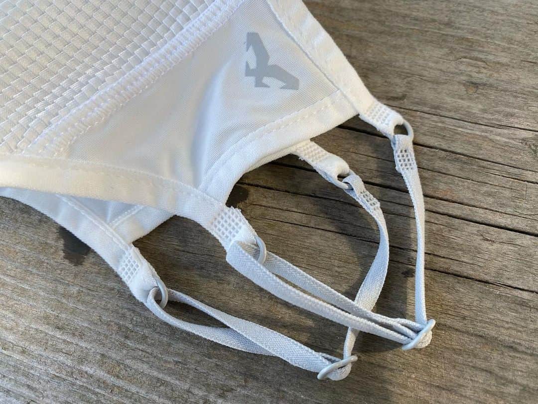 みりどる乙夜さんのインスタグラム写真 - (みりどる乙夜Instagram)「NAROO MASK  N0U (エヌゼロユー) ナルーマスクの、日焼け対策用のモデルです。 口元のEX-SHADERという生地は、心拍数の上がるハードなスポーツでも呼吸が楽に出来ます。 さらに接触冷感素材を使用しているので、夏の暑い時期でもマスク内に熱がこもりません😷🌿  ストラップの長さは調整できます。細めで快適✨ カラーバリエーションは、白と黒がありますよ！  #naroomask #naroomaskアンバサダー #mask #face #facemask #military #militarylife #militarywomen #selfie #sport #myfavorite #ナルーマスク #ナルーマスクアンバサダー #自撮り #アイウェア #マスク #日焼け対策 #ミリタリー #ミリドル #乙夜」5月2日 21時59分 - itsuya_miridoru