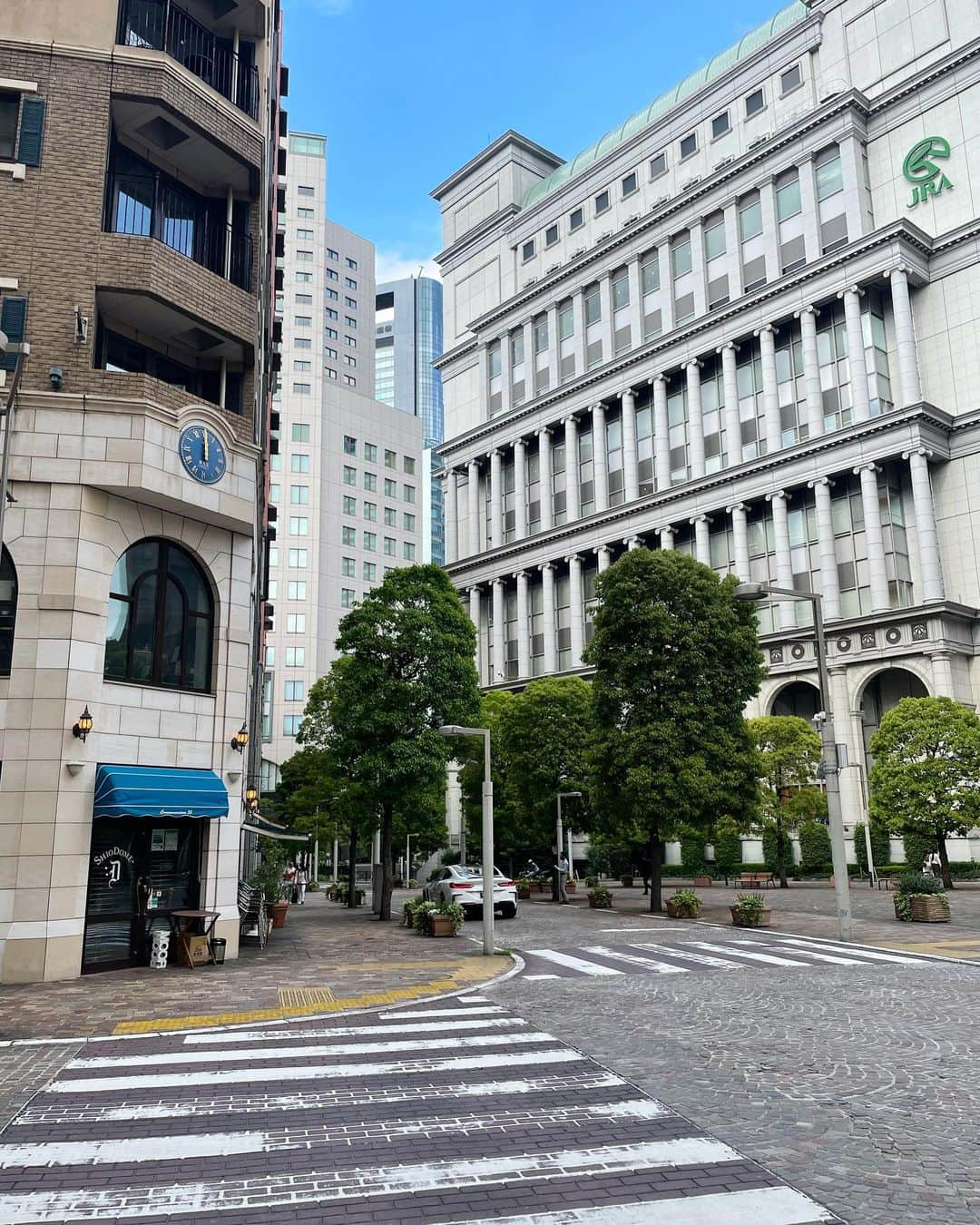 葉月里緒奈さんのインスタグラム写真 - (葉月里緒奈Instagram)「月島→築地→浜松町。 10000歩ではもの足りず、夜に再度合流しヨガレッスンを受けてきた。 無駄に元気なBBA(笑)。 #おば散歩#お散歩日和#軽く1万歩#都内は空いてるね #rionahazuki」5月3日 10時51分 - riona_hazuki