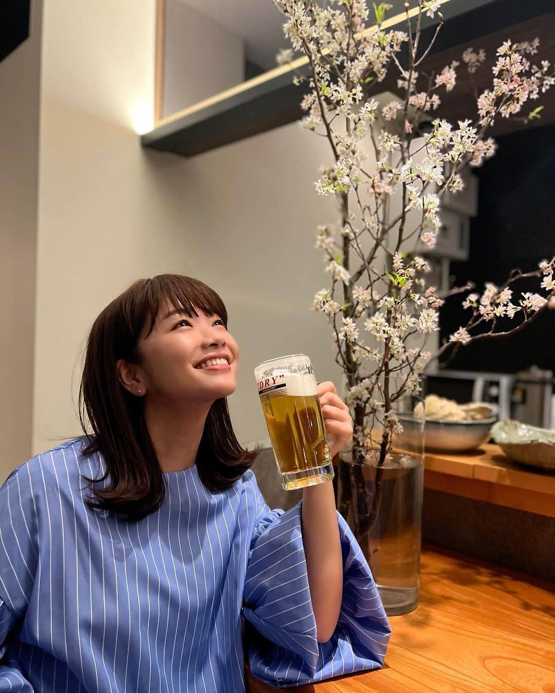川村茉由さんのインスタグラム写真 - (川村茉由Instagram)「今日も22時54分〜 CBC『うまい！の極み』🍻 放送です☺️  今日訪れているのは 名古屋市東区泉にある、 【魚とおばんざい 泉士】さん🐟 ずっと気になってたお店💕  頂いたお食事が、 マグロの頬肉!?ユッケ!? ウニにフォアグラ…🤤🤤🤤 高級食材ばかり🙌✨  こんな贅沢メニューが リーズナブルに頂けます❤️  ビールに合わないはずがない🍺 この日も進んじゃったよね〜！笑  どんなお料理が出てくるのか🍴🤤 お楽しみにっ🎉  一緒に乾杯しましょ〜う🍻  #アサヒビール #スーパードライ #asahibeer #うまいの極み #アサヒスーパードライ #cbc #魚とおばんざい泉士 #ビール女子」5月3日 10時51分 - mayupi_k