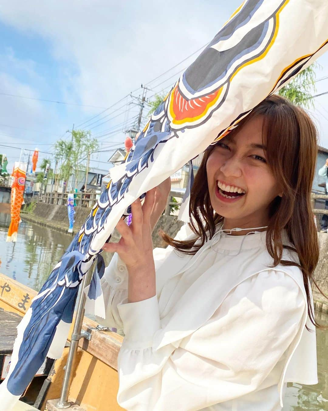 間瀬遥花さんのインスタグラム写真 - (間瀬遥花Instagram)「. 今朝のZIP！は栃木県巴波川から生中継📡 . 遊覧船に乗って楽しむたくさんの鯉のぼり🎏 GWのお出かけの候補にぜひ！ . . 衣装 tops and pants… @dazzlin_official  . . . #zip #巴波川 #巴波川鯉のぼり #巴波川遊覧船 #鯉のぼり #鯉のぼり🎏 #遊覧船 #栃木観光 #栃木 #栃木市 #栃木県 #gw #子供の日 #蔵の街 #生中継 #中継」5月3日 12時03分 - maseharu_929