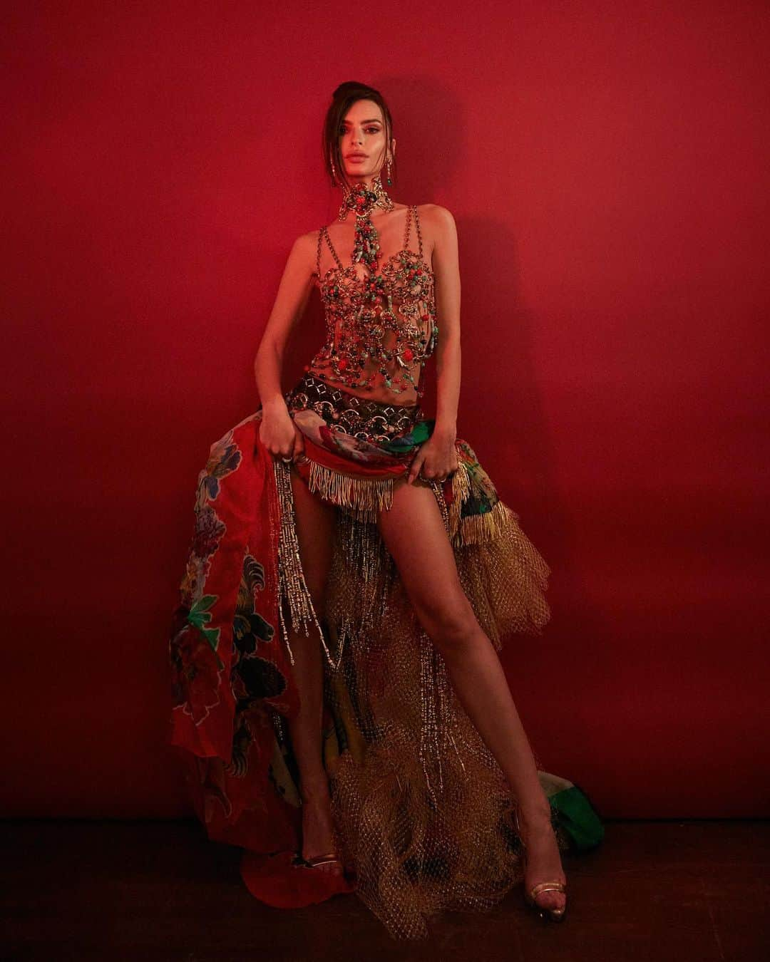 エミリー・ラタコウスキーさんのインスタグラム写真 - (エミリー・ラタコウスキーInstagram)「Channeling Yasmeen in Atelier Versace 1992 for The Met Gala @versace」5月3日 15時38分 - emrata