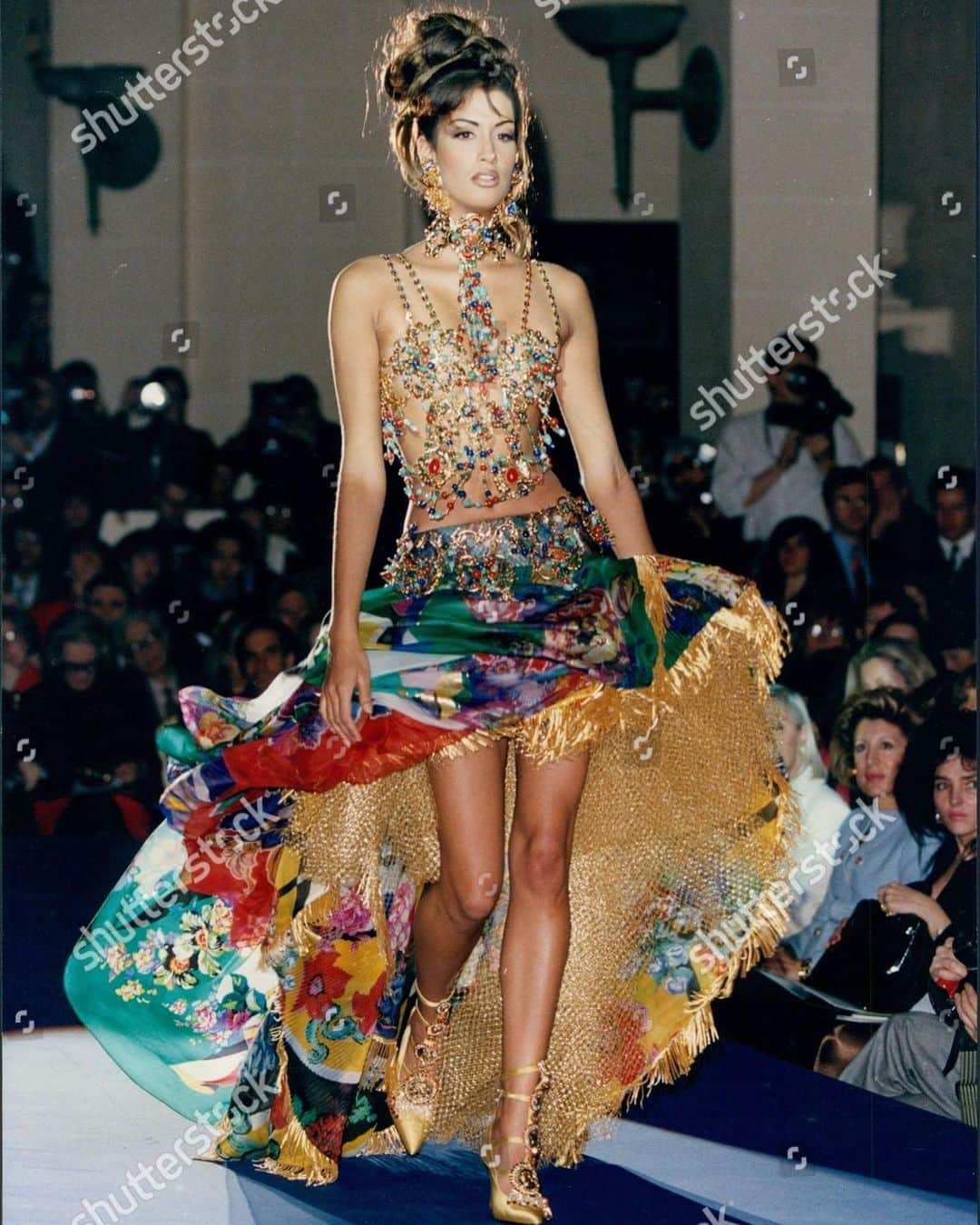 エミリー・ラタコウスキーさんのインスタグラム写真 - (エミリー・ラタコウスキーInstagram)「Channeling Yasmeen in Atelier Versace 1992 for The Met Gala @versace」5月3日 15時38分 - emrata