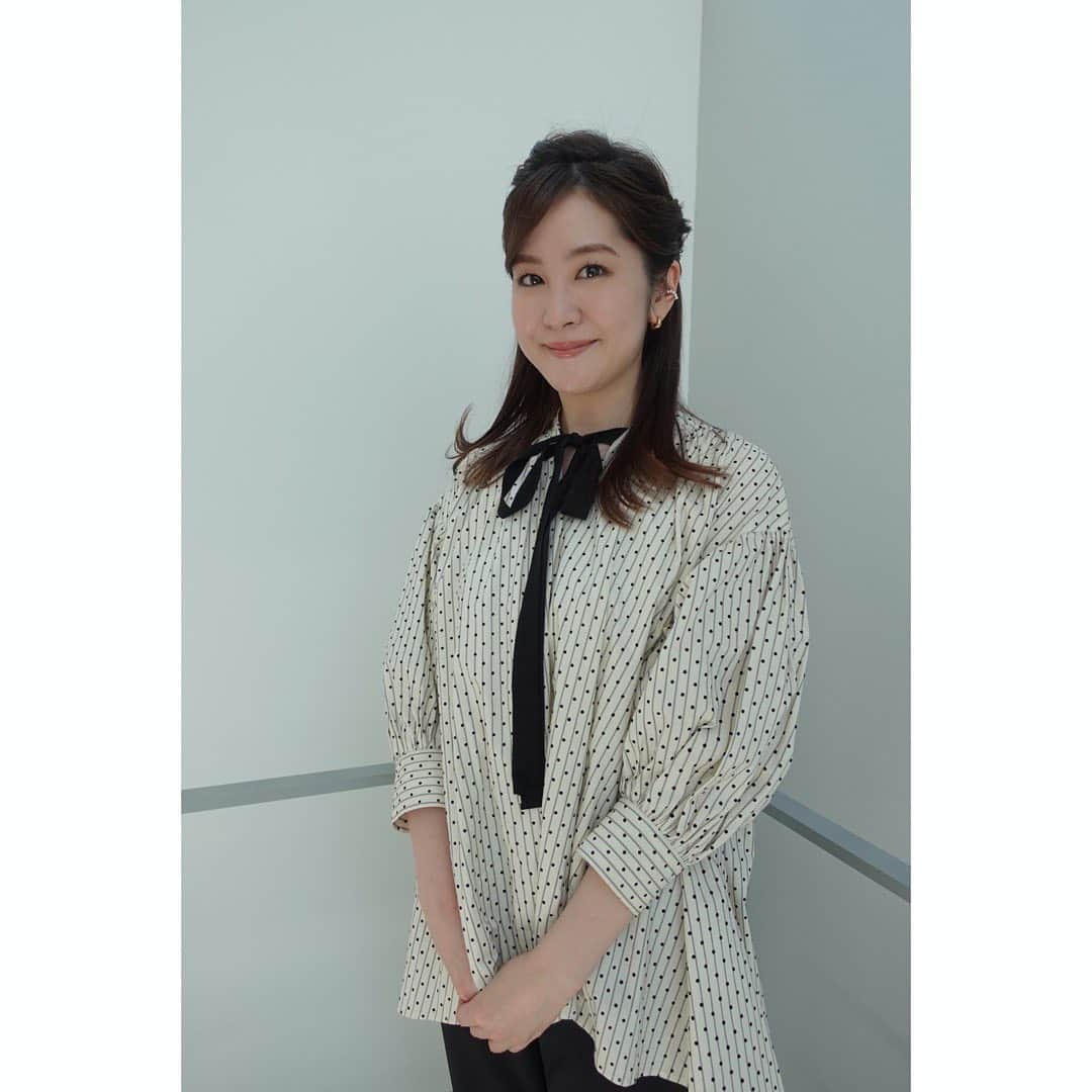 林美桜さんのインスタグラム写真 - (林美桜Instagram)「. #GW お天気最高ですね☀️ . #ワイドスクランブル 👗 2.3枚目 ブラウス @milaowen_official パンツ @estnation_womens アクセサリー @ete_official 4.5枚目 ブラウス・スカート @beigecomma アクセサリー @ete_official  #衣装#初夏#ファッション#ootd#accessory  #アナウンサー#テレビ朝日」5月3日 16時52分 - miou0hayashi