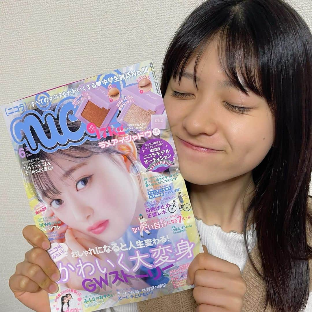 凛美さんのインスタグラム写真 - (凛美Instagram)「◡̈ ⁡ ニコラ6月号発売されてます✨ ⁡ 付録の「17kg ラメシャドウ2点セット」 実際に使ってみました🐣 ⁡ どちらも使いやすくて 発色すごくよくて キラキラ~💖 ⁡ ⁡ ぜひゲットしてください＾＾ ⁡ #ニコラ#nicola#ニコラ6月号発売中#6月号#ニコラモデル#付録紹介#付録#17kg#イチナナキログラム#研音#凛美」5月3日 18時00分 - rimi_kenon_official