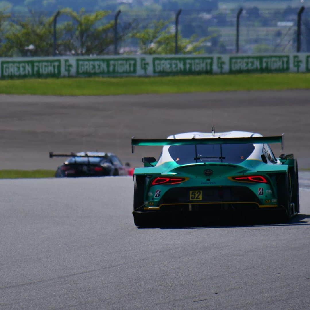 有栖未桜さんのインスタグラム写真 - (有栖未桜Instagram)「SGT Rd.2富士 予選日🏎🏁 ⁡ 埼玉トヨペットGreenBraveは Q1で菅波選手がB組3番手通過  Q2で川合選手が7番手と いい結果で予選を終えることができました🥺✨ 明日の決勝レースは7番手のスタートということで 上位は十分狙える位置となってます！！！！🔥 ⁡ 明日の決勝レースも このままいい結果を残せるよう 引き続き熱い応援の程 よろしくお願いします💚💚  (もう待ち遠しいね。。🥺💦) (早く明日になって。。🥺🥺笑) ⁡ ⁡ 明日のスタート進行はみおちがグリッド担当なので 勝利の女神になれるよう 精一杯努めてまいりますっ！！(ง •̀_•́)ง✨ ⁡ ⁡ 今日はだいぶ寒かったので 現地のみんなは風邪ひかないように気をつけてね🥺 明日は少し暖かくなるみたい…？ ⁡ ⁡ それでは明日のレースも 存分に楽しみましょう"((∩´︶`∩))"💚 ⁡ ⁡ #埼玉トヨペットgreenbrave #greenbrave #supergt #富士スピードウェイ #埼玉トヨペットサポーターズ2022 #レースクイーン #rq #コスプレイヤー #ポートレートモデル #有栖未桜 #みおるー沼 #followme」5月3日 18時38分 - miiion_official