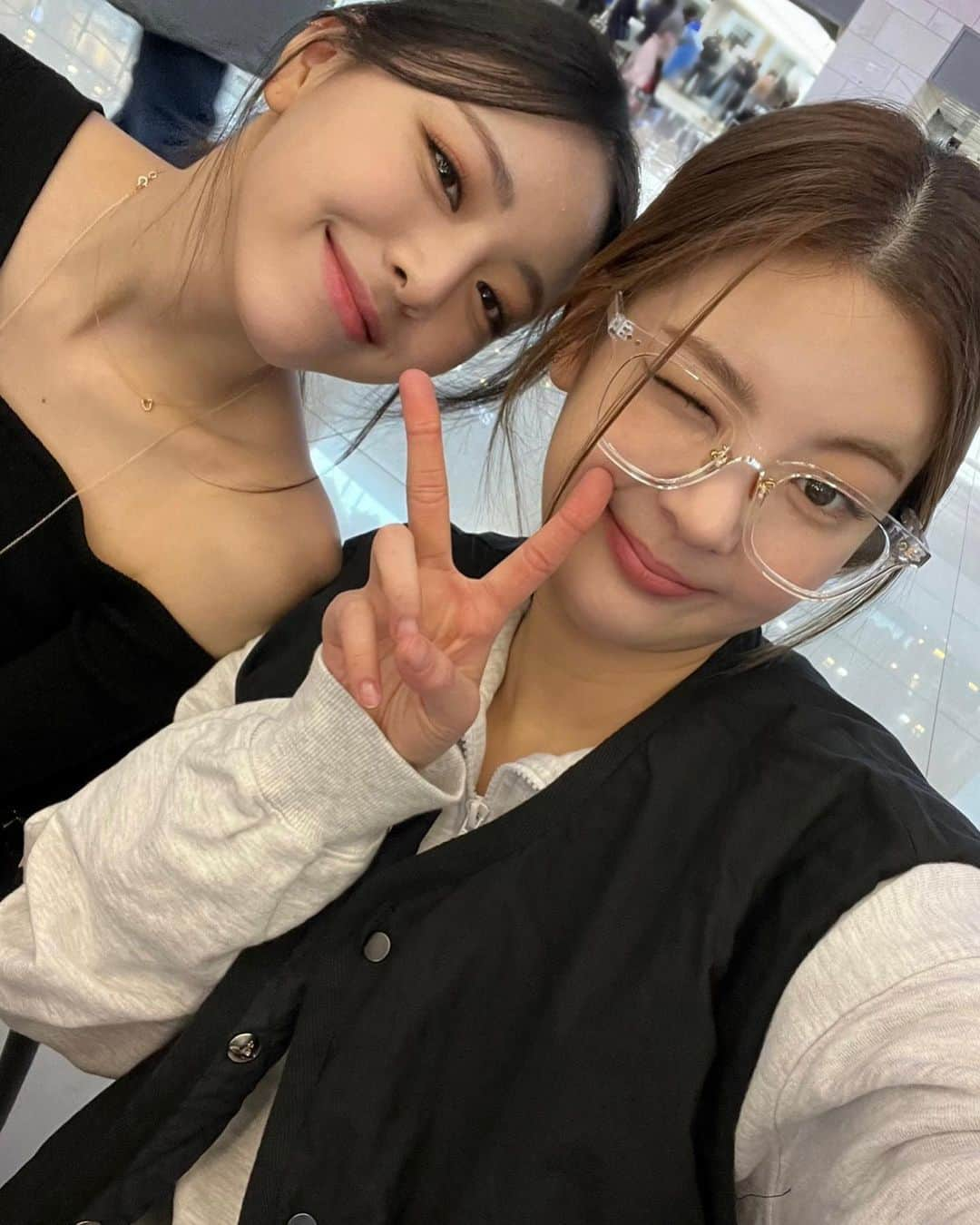 ITZYさんのインスタグラム写真 - (ITZYInstagram)「어디 갔다 왔게~? 왜 갔다 왔게에~✈️」5月3日 19時16分 - itzy.all.in.us