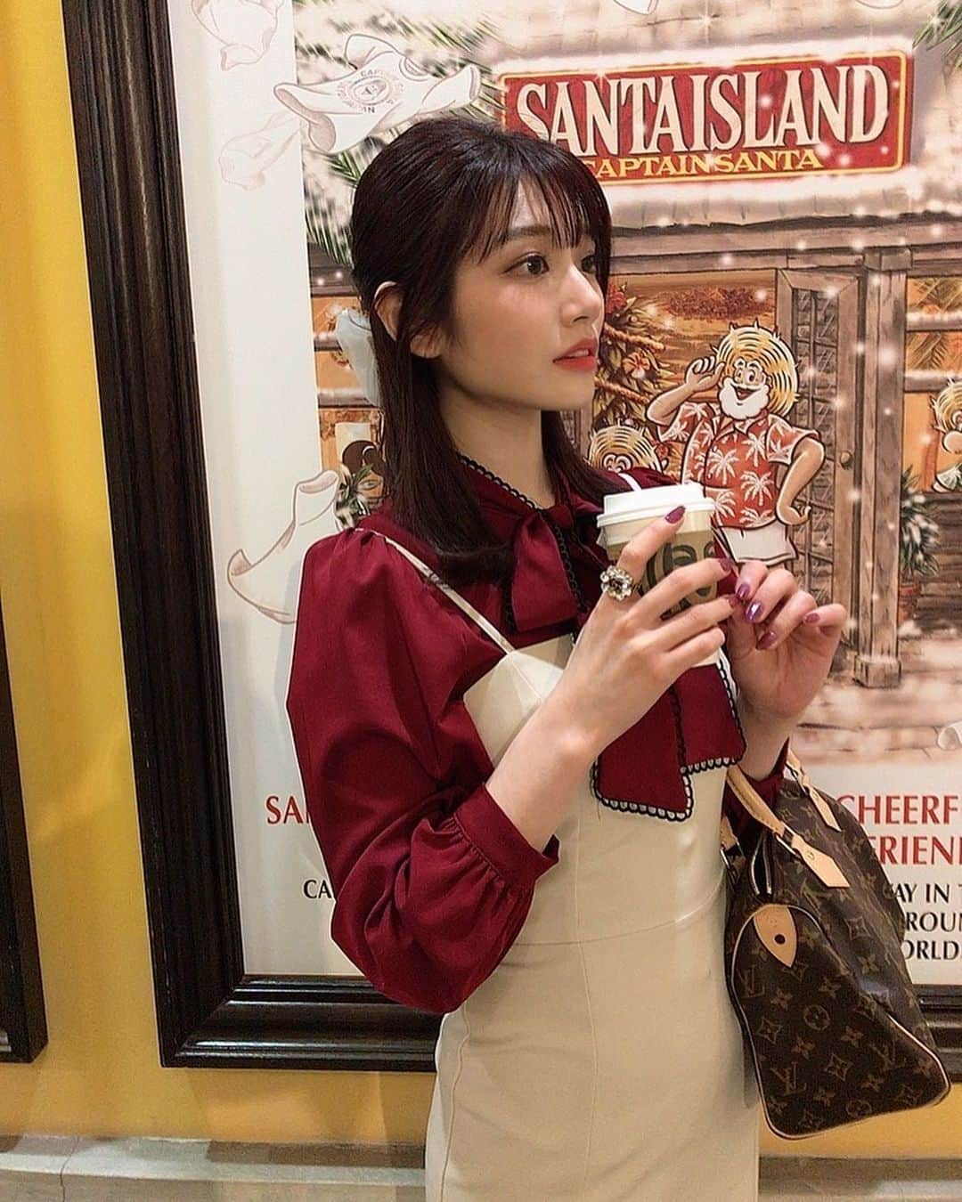 河北彩花さんのインスタグラム写真 - (河北彩花Instagram)「⁡ ⁡ スタバでこのとき買ったのも 前にストーリーであげた カモミールティーラテだよ☕️🤎🤎 ⁡ ⁡ ⁡ いつもこれ飲む時は豆乳に変更するけど アールグレイとも合うから 今度皆さんも試してみてね‥❤︎·͜· ⁡ ⁡ ⁡ ⁡ 間違えてカラコン違うの付けちゃって 目がギャルっぽくなっちゃったけど嫌わないでね😐笑   #私服  #スタバ  #スタバカスタム」5月3日 19時18分 - saika_kawakita__official