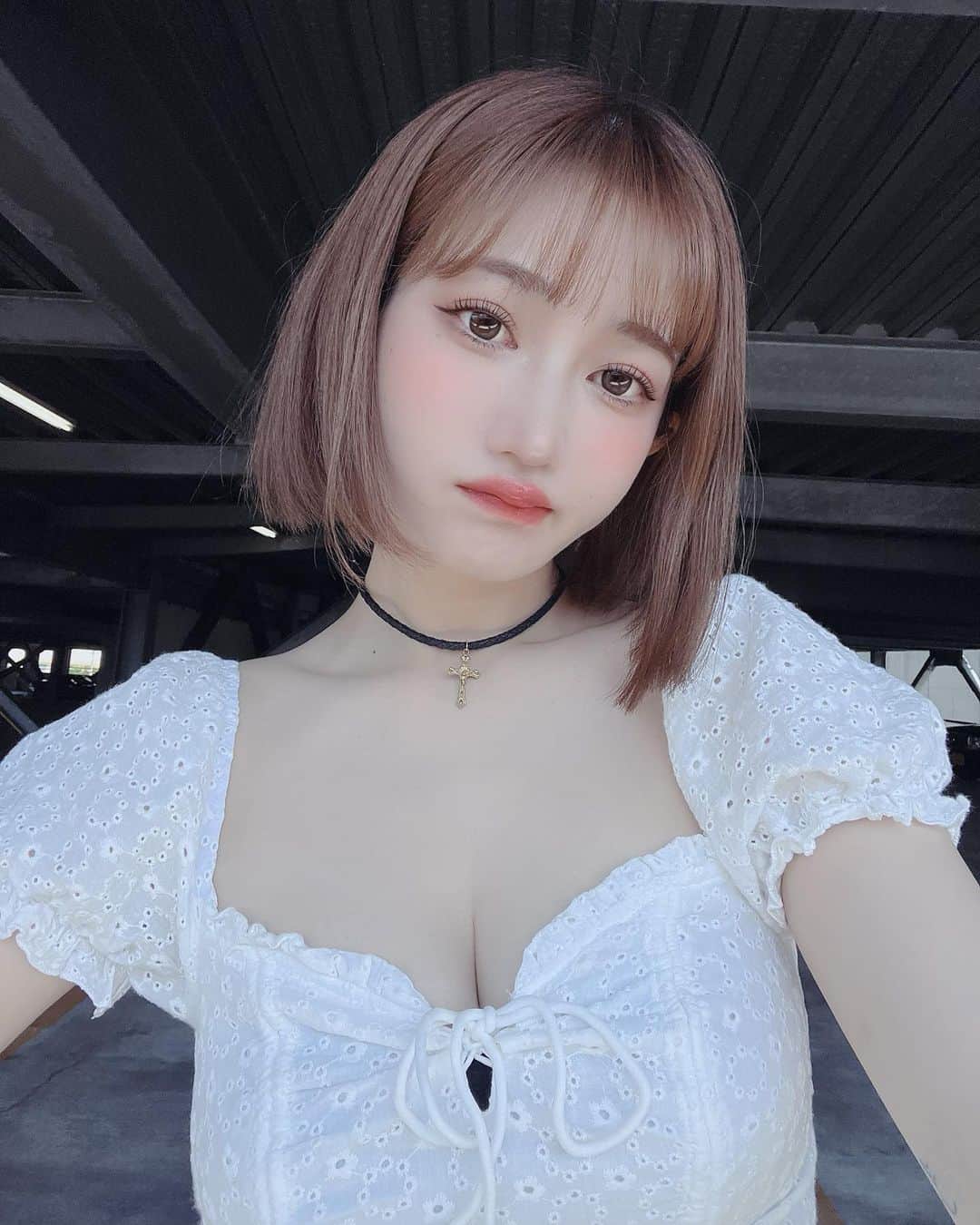 月城まゆさんのインスタグラム写真 - (月城まゆInstagram)「#スロットシグマ各務原店 さん 来店ありがとうございました🤍 今日は沖スロで遊んだ日だったよお🌺💖  今日ビジュ良かった👩🏻‍🦲👩🏻‍🦲👩🏻‍🦲✨笑 マツパ最高🌺💟🌺💟⤴︎ｱｹﾞ  お昼ご飯東海地方の時は絶対 だいすきな味噌カツたべるのね 今日もたべてカツと勝つをかけて(ｵﾔｼﾞvibes) 午後勝てるっしょ☆〜（ゝ。∂） みたいな感じで挑んだけど 負けちった🥵笑  まあそんなひもあるよねえと いまからサウナで整ってきます🧖🏻‍♀️💫  みんなはどんなGWをお過ごし〜ヾ(๑╹◡╹)ﾉ"？  #japanesegirl #パチスロ #selfie #ootd #グラビア #偶像 #グラドル」5月3日 19時31分 - xo_mayu_xo