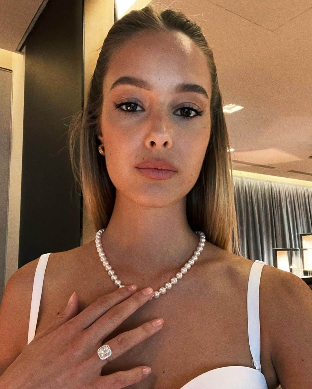 ヴィクトリア・ヴァルガさんのインスタグラム写真 - (ヴィクトリア・ヴァルガInstagram)「Special and emotional moment, picking out our wedding rings 💍♥️」5月3日 19時54分 - vikyvarga