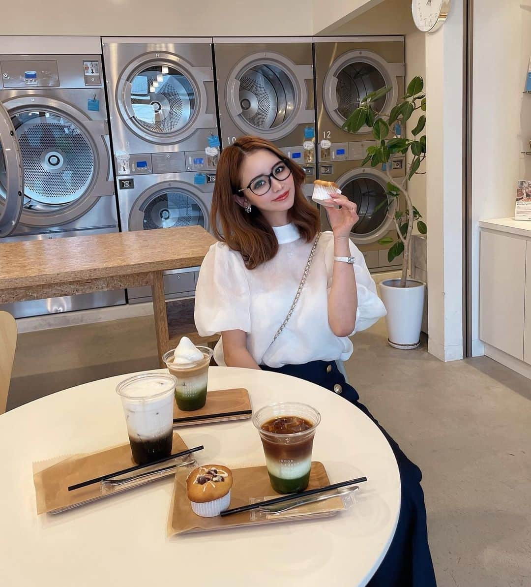 姫奈さんのインスタグラム写真 - (姫奈Instagram)「.  こんなカフェどこで見つけるん ってくらい不思議なカフェ☕️💓  トップス @eimyistoire_official  ボトムス @and.couture  サンダルと眼鏡 @chanelofficial」5月3日 20時14分 - hinapin_0210
