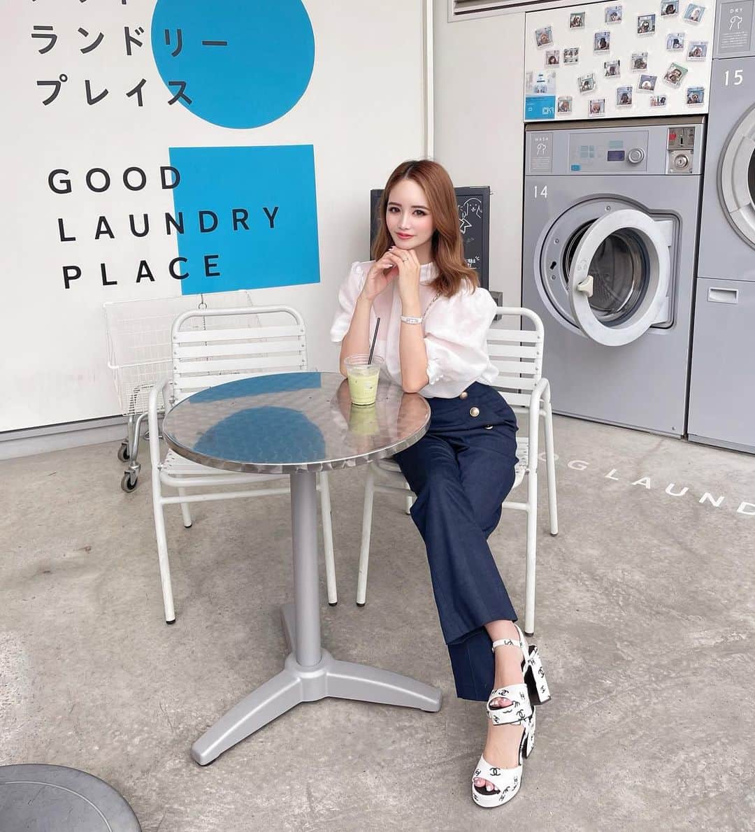 姫奈さんのインスタグラム写真 - (姫奈Instagram)「.  こんなカフェどこで見つけるん ってくらい不思議なカフェ☕️💓  トップス @eimyistoire_official  ボトムス @and.couture  サンダルと眼鏡 @chanelofficial」5月3日 20時14分 - hinapin_0210