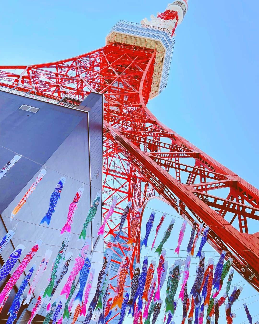 阪井あゆみさんのインスタグラム写真 - (阪井あゆみInstagram)「GWですね🫠  東京タワーの鯉のぼりを見に行ってきました🗼🎏 息子の健やかな成長と出世を願って 大空を悠々と泳いでねー✨  関係ないけど 久々の投稿 🫠🫥🫡🥹🤭🫣 なんか絵文字の絵増えてる笑  気持ちいい空と気候でした あしたも天気になあれ 素敵な休日をお過ごしください🫥 👗  @casa_fline  👢　@maisonmargiela  👜　@fendi   #こいのぼり #鯉のぼり#東京タワー#とうふやうかい #7ヶ月baby #男の子ママ#マルジェラタビ#カーサフライン」5月3日 21時06分 - ayumisakai0121