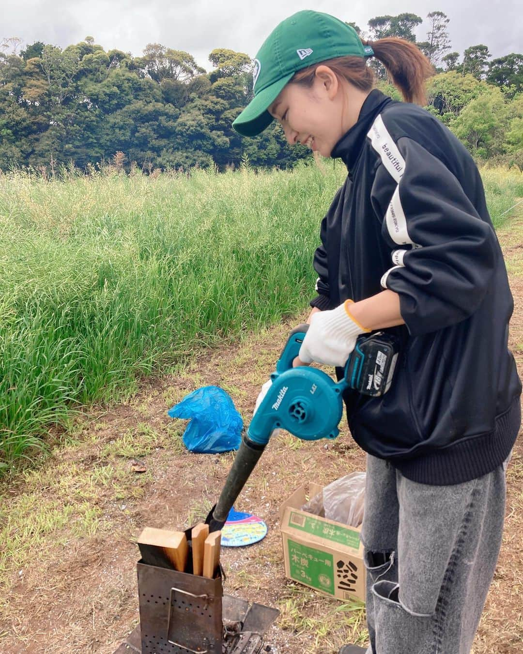 にこさんのインスタグラム写真 - (にこInstagram)「家族でキャンプに行きました キャンプで腹を出すなと兄に言われました  なのでジャージで過ごしてました」5月3日 21時11分 - ___nicoichi___