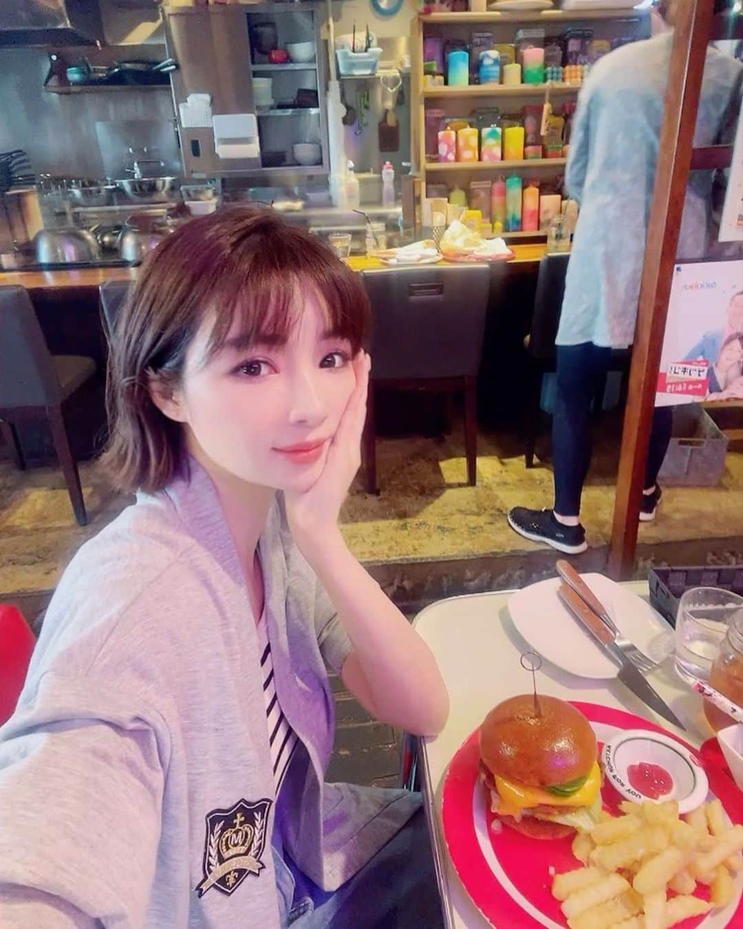 森下悠里さんのインスタグラム写真 - (森下悠里Instagram)「何枚目が好き？  🍔🇺🇸  可愛いお店行きました😉💓」5月3日 22時53分 - yuurimorishita