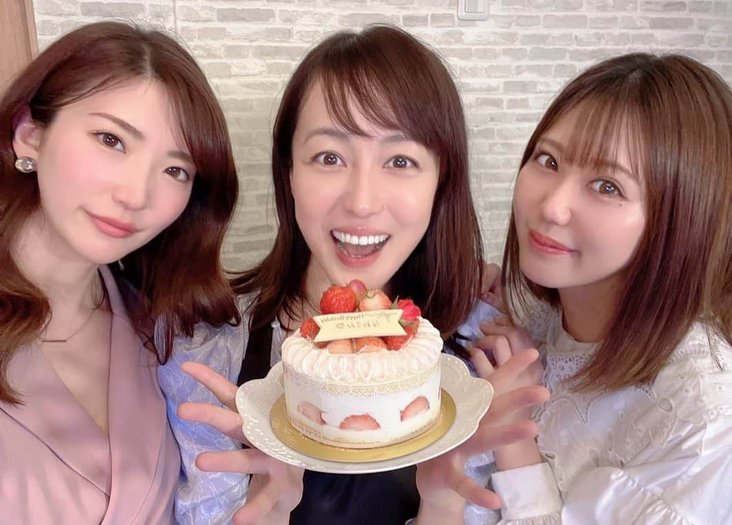 及川奈央さんのインスタグラム写真 - (及川奈央Instagram)「先日アップされた YouTube #なおチャンネル　 秋葉原の #スーパーポテト さんに再びお邪魔してきた動画がなんだか私のまわりでちょっと好評です。 #ぷよぷよ と #ファイナルファイト で遊びましたのでお暇なときに是非♪  更に先程生配信の準備動画もアップされましたので、こちらもご覧いただければ❁⃘*.ﾟ プロフィールから飛べますー」5月4日 0時45分 - naooikawa