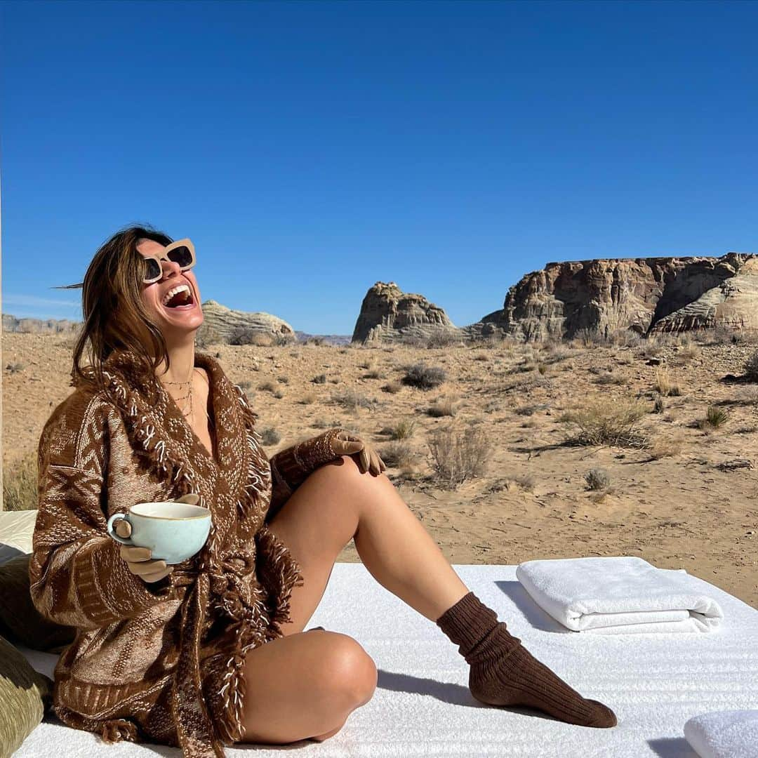 ミア・ハリファさんのインスタグラム写真 - (ミア・ハリファInstagram)「Coffee? 🏜」5月4日 1時47分 - miakhalifa