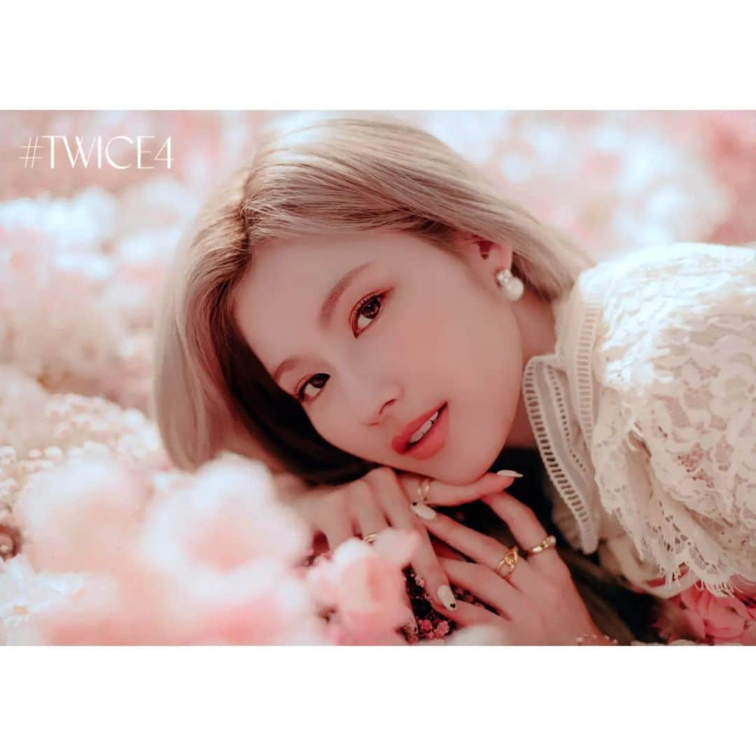 サナさんのインスタグラム写真 - (サナInstagram)「#TWICE4 ーーーーーーーーーー Follow > @sana.twice.kr < . @twicetagram #TWICE#트와이스#ONCE#Sana#사나 #Nayeon#나연#Jeongyeon#정연#Momo#모모#Jihyo#지효#Mina#미나#Dahyun#다현#Chaeyoung#채영#Tzuyu#쯔위」5月4日 2時13分 - sana.twice.kr