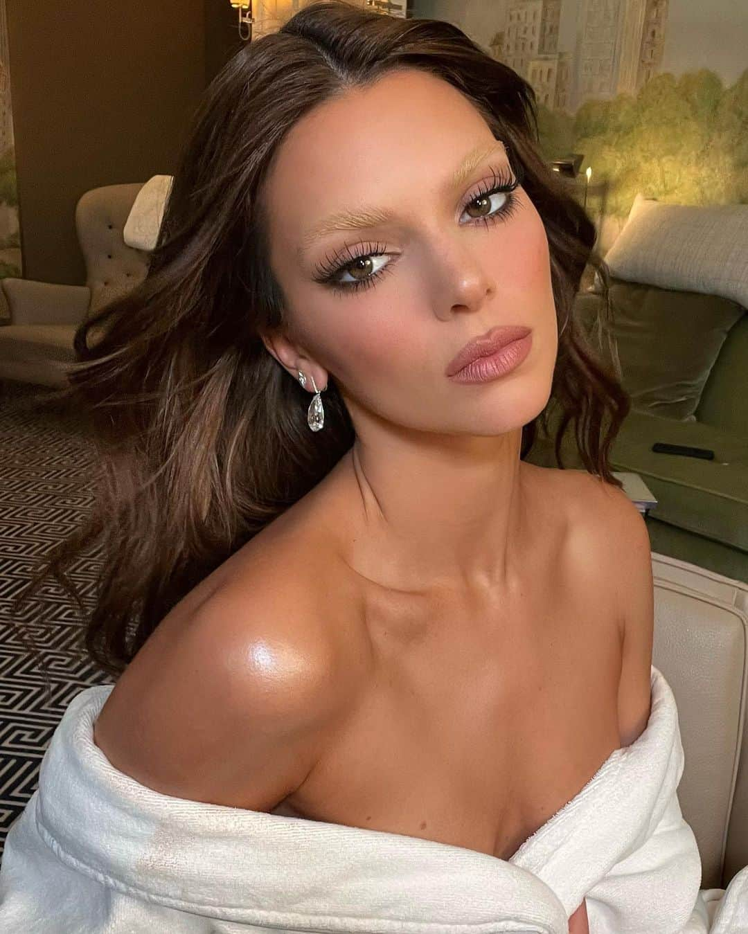 ケンダル・ジェンナーさんのインスタグラム写真 - (ケンダル・ジェンナーInstagram)「loved my glam last night  @maryphillips @jenatkinhair」5月4日 7時10分 - kendalljenner