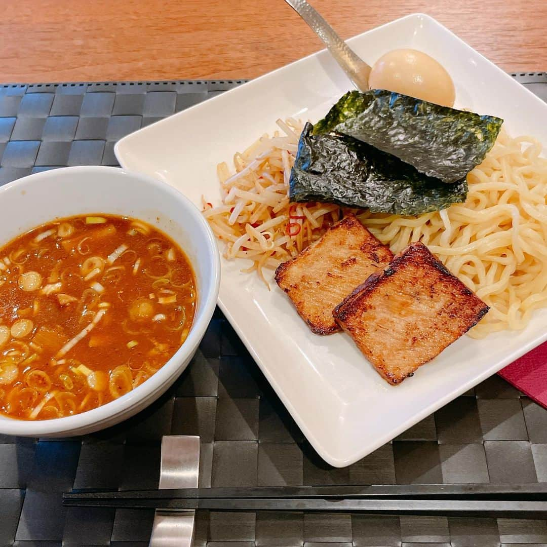 葉月里緒奈さんのインスタグラム写真 - (葉月里緒奈Instagram)「炙りチャーシューつけ麺はじめました。 #おうちごはん #ランチ#麺好き#麺スタグラム #麺すたぐらむ #つけ麺#自家製チャーシュー#rionahazuki」5月4日 8時10分 - riona_hazuki