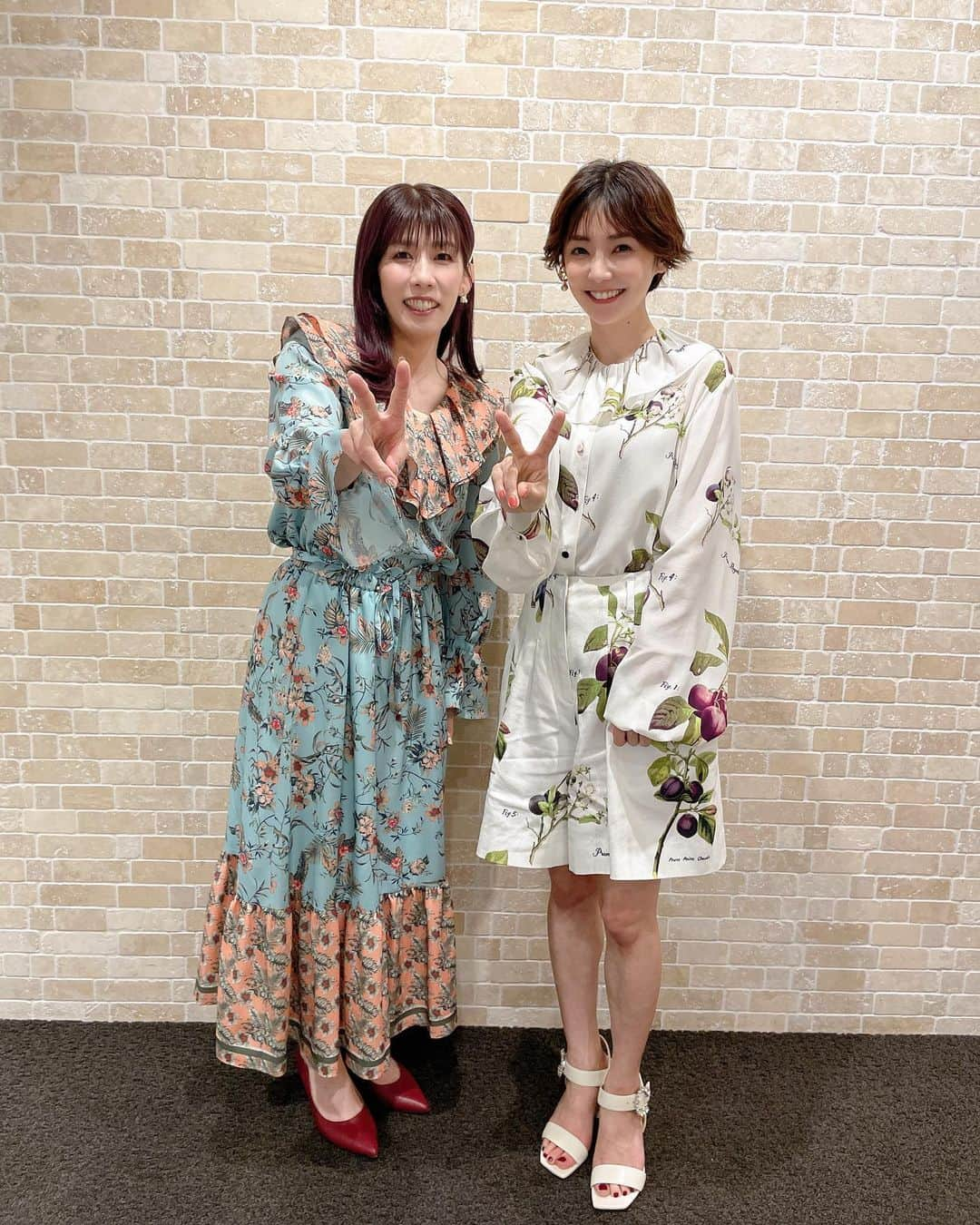 吉田沙保里さんのインスタグラム写真 - (吉田沙保里Instagram)「5月5日(木) よる9時～ テレビ東京　ナゼそこ？ お時間ある方はぜひ観てくださいね😊 収録終わりに、倉科カナさんと記念撮影をしました😘 カナさんめちゃめちゃ可愛かったなぁー♥ レスリングの構えにも気さくに応じていただいてありがとうございました😆🙏  #ナゼそこ #倉科カナ さん」5月4日 10時49分 - saori___yoshida