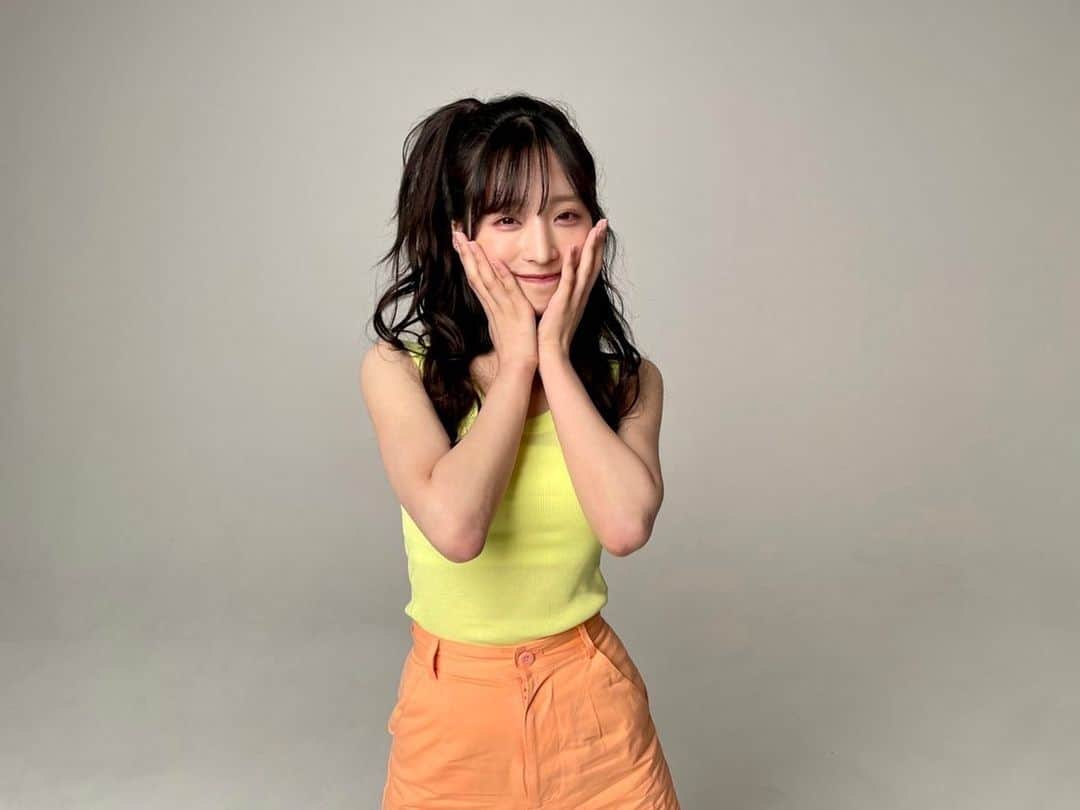小栗有以さんのインスタグラム写真 - (小栗有以Instagram)「🍊🍋🍊🍋  BOMB6月号 5月9日発売です！ ぜひ、チェックしてくださいっ  #BOMB #夏 #サイドハーフアップ」5月4日 12時07分 - yuioguri_1226