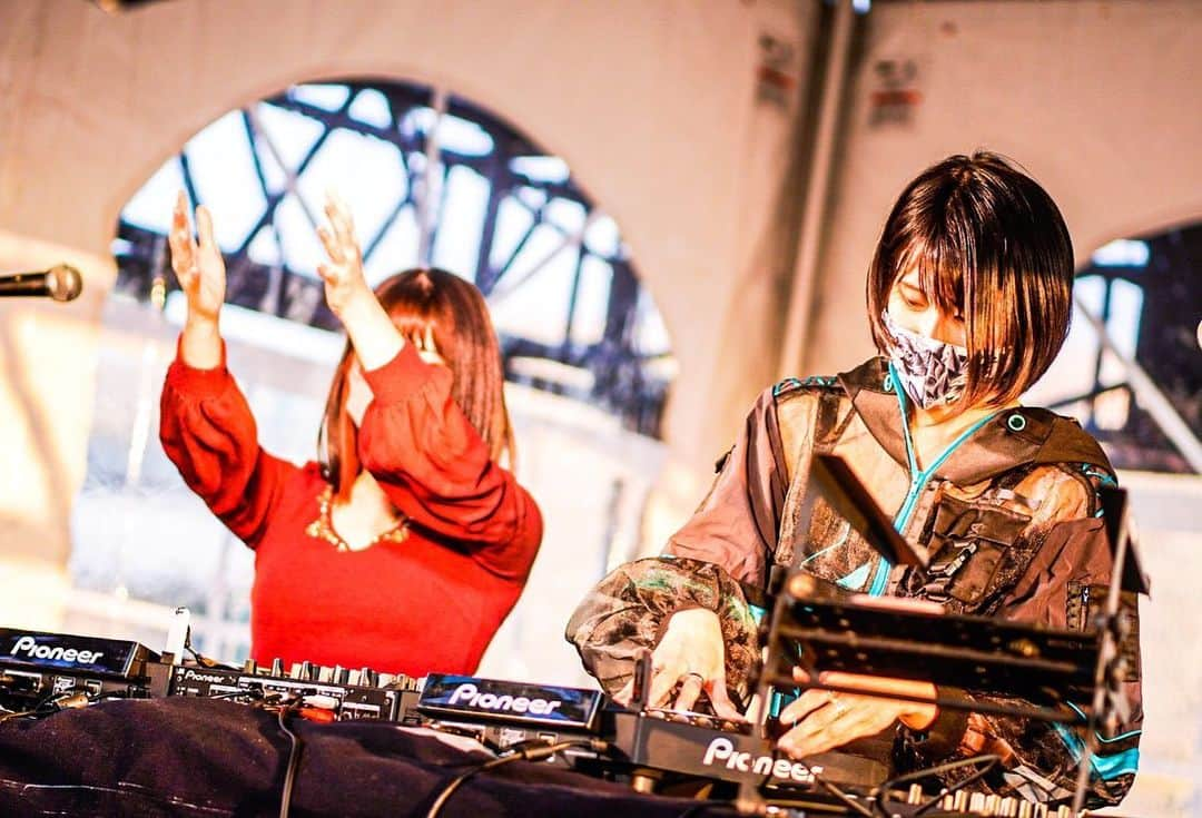 来栖うさこさんのインスタグラム写真 - (来栖うさこInstagram)「肉フェス🎧DJ ありがとうございました‼️  マジで熱気すごかったああ🤣🌈  ・‥…━━ﾟ+.━★・‥…━━.+ﾟ #来栖うさこ  #愛媛県産グラドル #グラドル #グラビア #ショートカット女子 #model #cosplayer #dj #肉フェス #肉フェス2022」5月4日 13時11分 - kurusu_usako