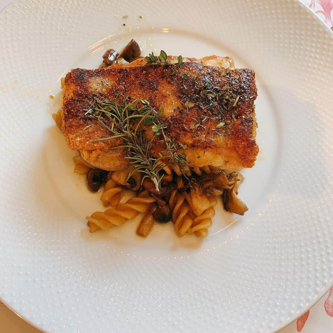 ぱちおまるさんのインスタグラム写真 - (ぱちおまるInstagram)「夏に向けてかわいいグラスがほしい🌝🥂 パリパリチキンうまみざわ  🤫🫣」5月4日 13時36分 - pachiomaru