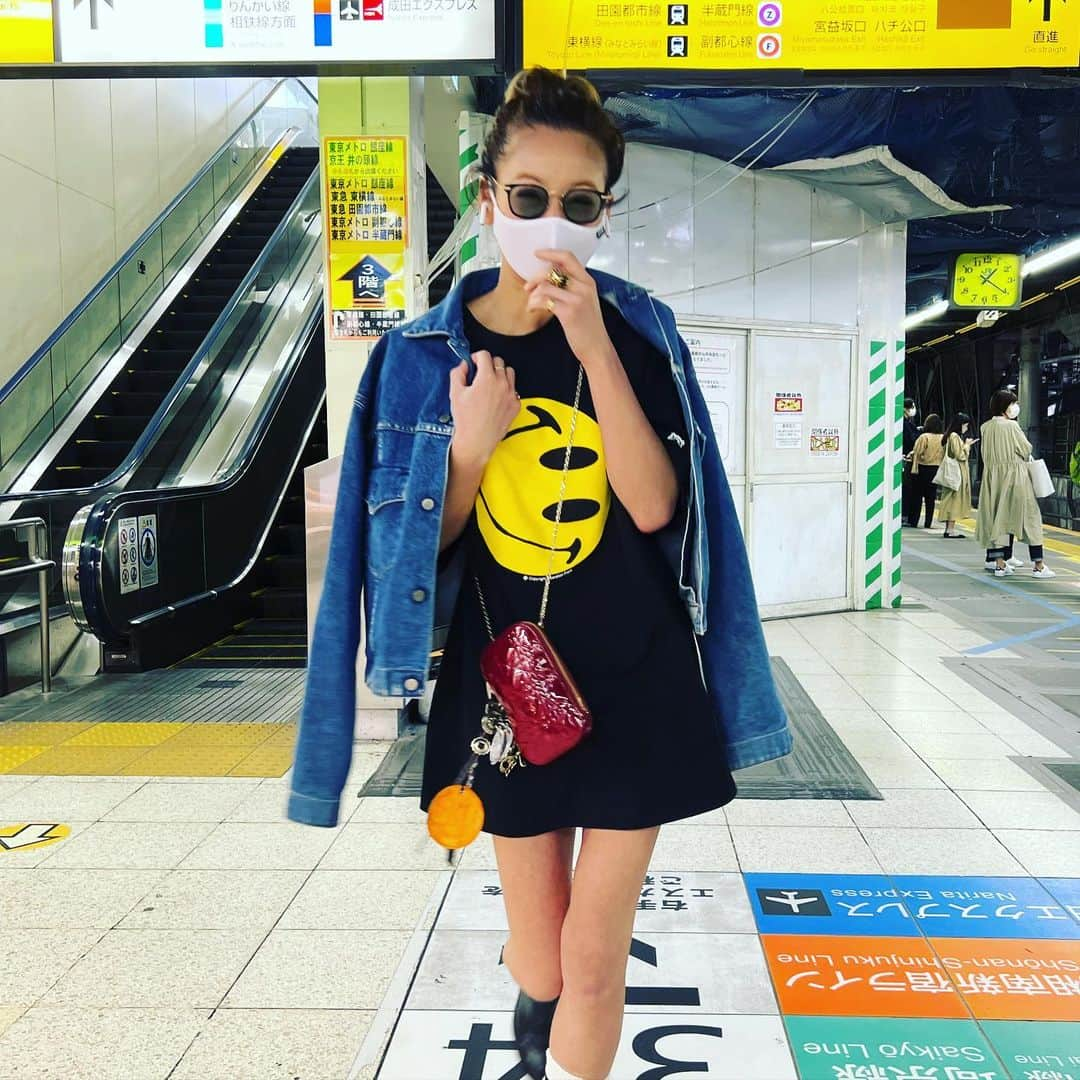 西山茉希さんのインスタグラム写真 - (西山茉希Instagram)「#Tシャツ @readymade_official  #Gジャン @westoveralls  #Bｩーツ @zara  #Sングラス @resee.official   フォトbyチビーズ。」5月4日 16時27分 - maki.nshiyama50