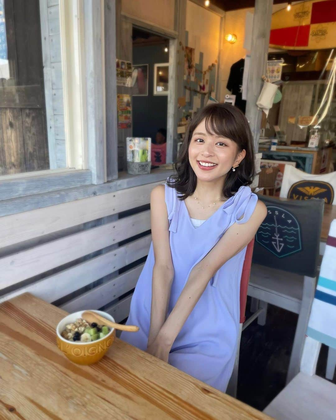 沖田愛加さんのインスタグラム写真 - (沖田愛加Instagram)「GWみんな何してるのーー！🌼 （私ずっと同じアクセサリー付けてる。笑） そして、周りぼかしたらアサイーボウルまでボケた。笑  👗 @snidel_official  #スナイデル #スナイデルワンピース #カフェ活」5月4日 18時42分 - okita_aika