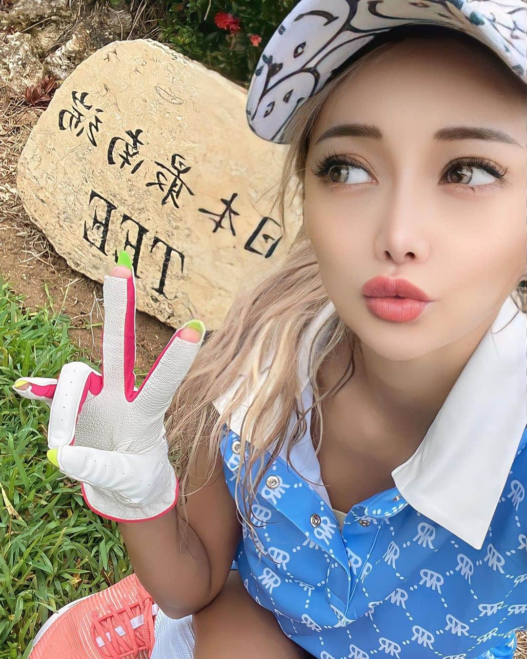 藤木そらさんのインスタグラム写真 - (藤木そらInstagram)「. . I've been playing golf at the cutting edge of Japan 💓 💓 The cutting edge golf has an insanely good course and a superb view 🥺‼ ️ Do you play golf? 💙 . .日本の最南端でゴルフを体験してきました❤️❤️最先端ゴルフは絶景だし、打ちやすい初心者の私にはありがたいコースでした♡‿(･×･)‿♡ . .われながら下手すぎて練習せななって再確認できましたw . .ラフにしてるとハブがいるから注意だょ😆‼️‼️変わった鳥とかもいて楽しかったなぁ(՞˶ᵒ̴̶̷᷄꒳ᵒ̴̶̷᷅ ˶՞) . .初めて県外ゴルフしましたが、風景や気候も違っていいですな📢💓 . . .ゴルフウェアは @noelreussir_official だよ❤️めちゃくちゃ可愛いいし、着心地がよくてお気に入りᐕ)ﾉᐕ)ﾉ . .どのゴルフウェアも可愛いかったから、次はワンピース系に挑戦しよっかな💙💚💜 . . .靴下は @blackqueen.official のルーズを履きました💞🥰 . . . . . . . . . . . .#日本最先端ゴルフ #リゾナーレ小浜島 #ゴルフ女子 #ゴルフウェア #ゴルフ好きな人と繋がりたい #ゴルフ初心者 #golfswing #golfstagram #関東ゴルフ #沖縄ゴルフ #ゴルフストリート #noelreussir」5月4日 18時52分 - sorafujiki